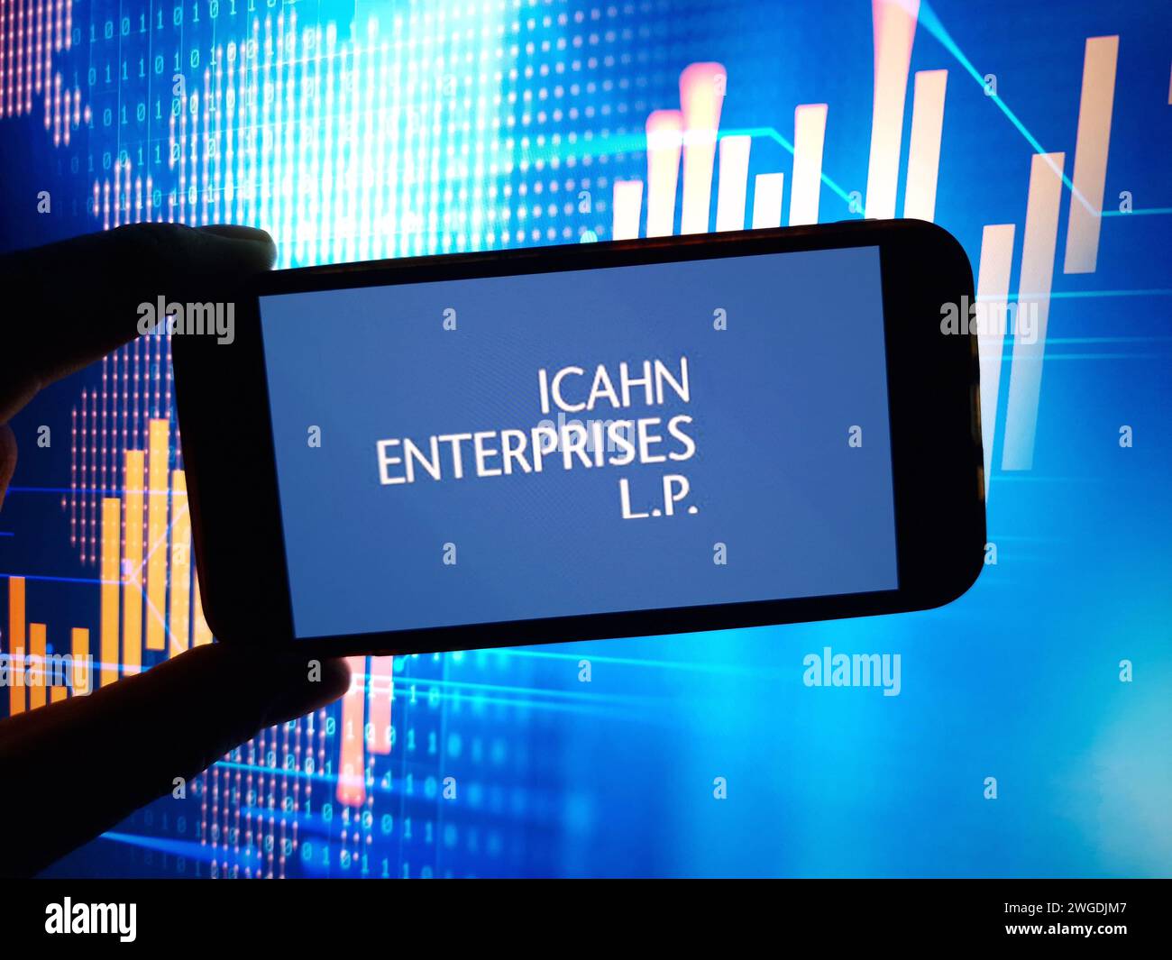 Konskie, Polonia - 31 gennaio 2024: Logo della società Icahn Enterprises L.P. visualizzato sullo schermo del telefono cellulare Foto Stock