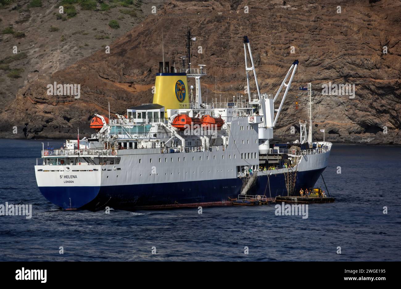 RMS St Helena, scarico al largo di Jamestown St Helena Foto Stock