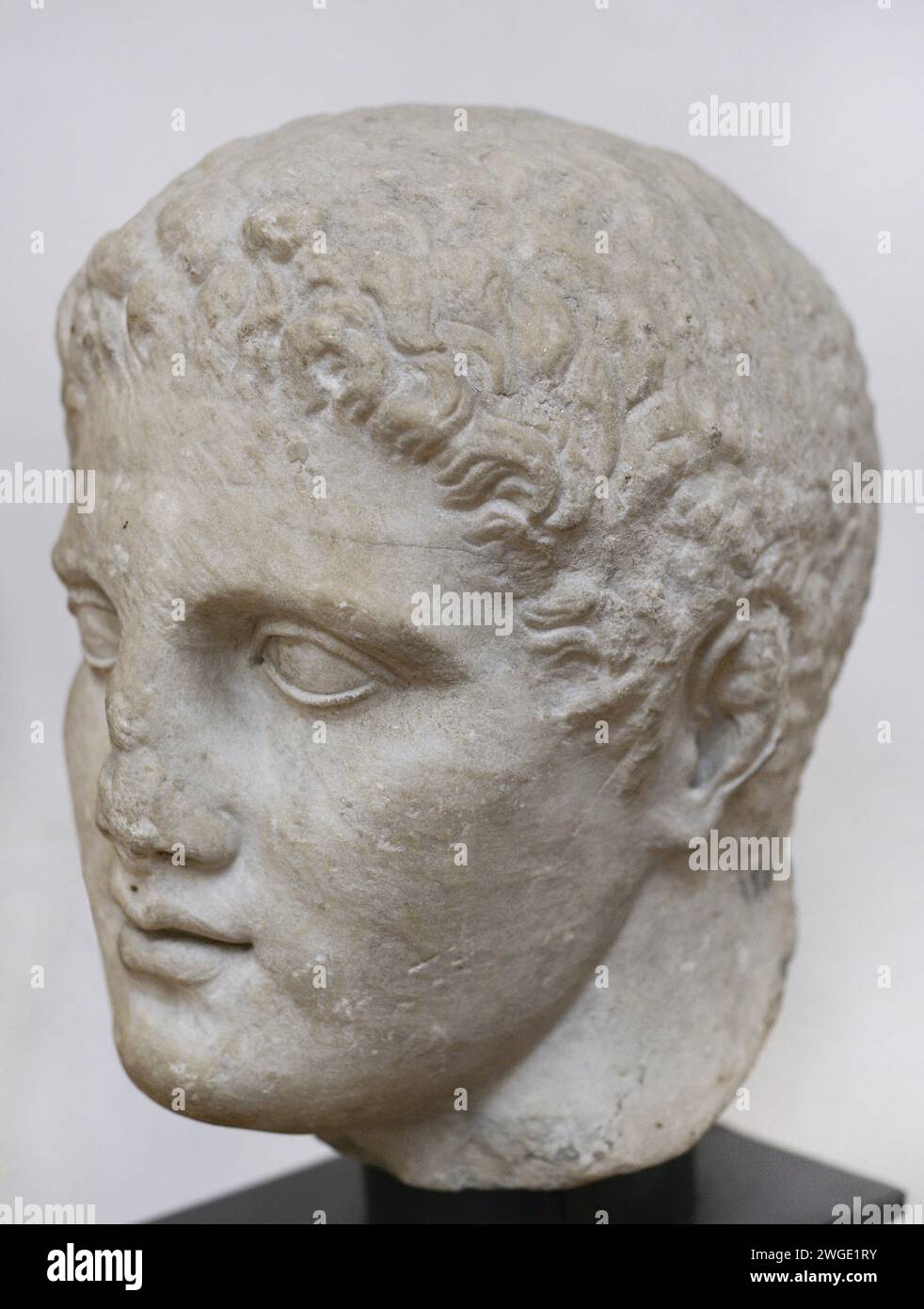 Capo di Hermes. Probabilmente una parte più grande di una lastra con la faccia in rilievo. II secolo d.C. Da Serdica. Museo Archeologico Nazionale. Sofia. Bulgaria. Foto Stock