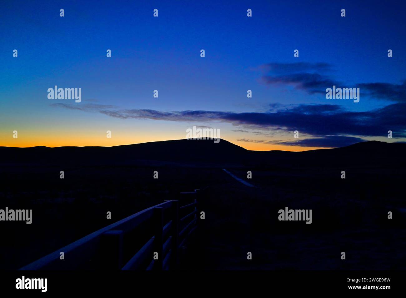 Alba sulle colline di Pentland in Scozia Foto Stock