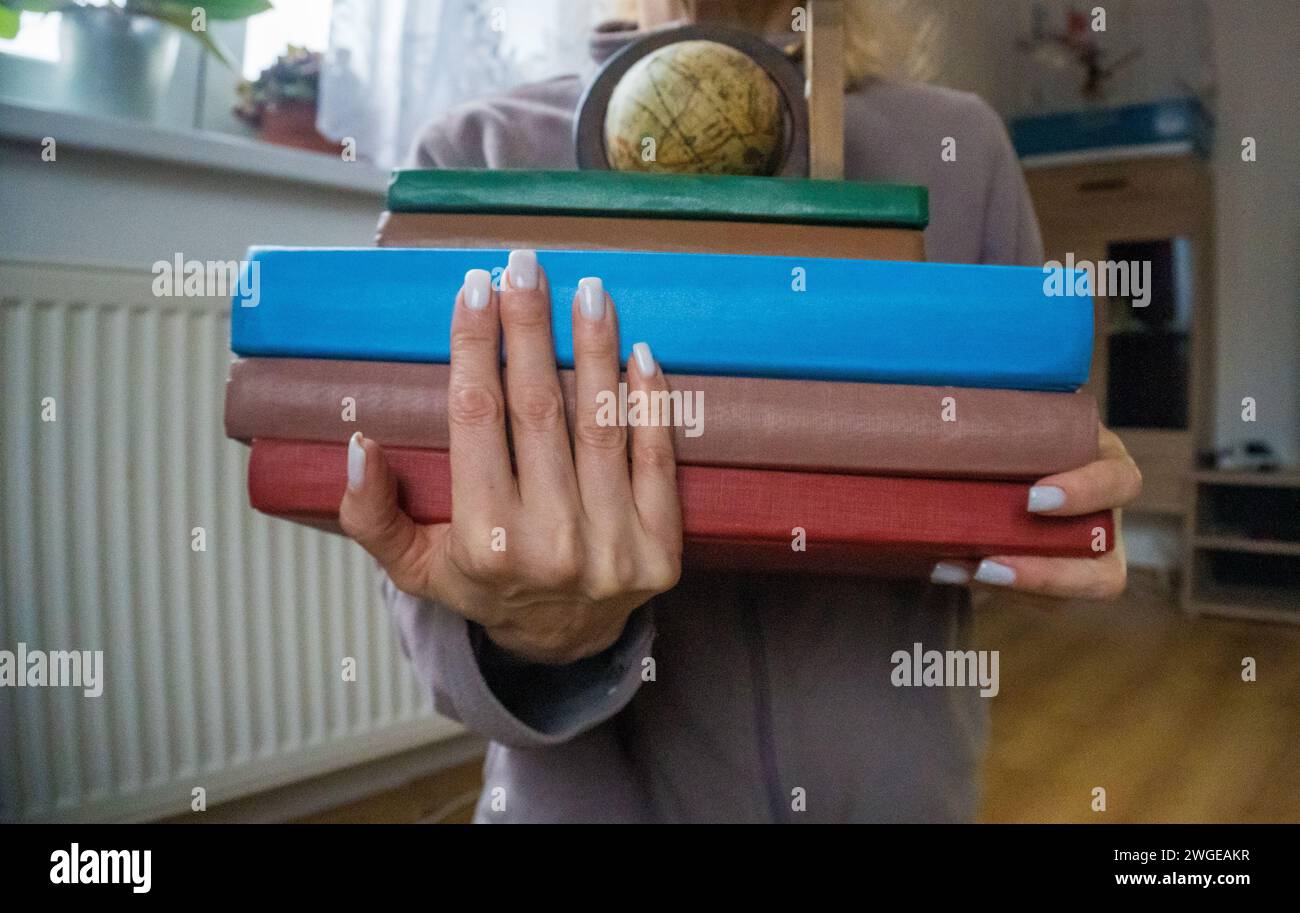 World Globe Books.i laureati studiano all'estero. Scuola di istruzione internazionale Foto Stock