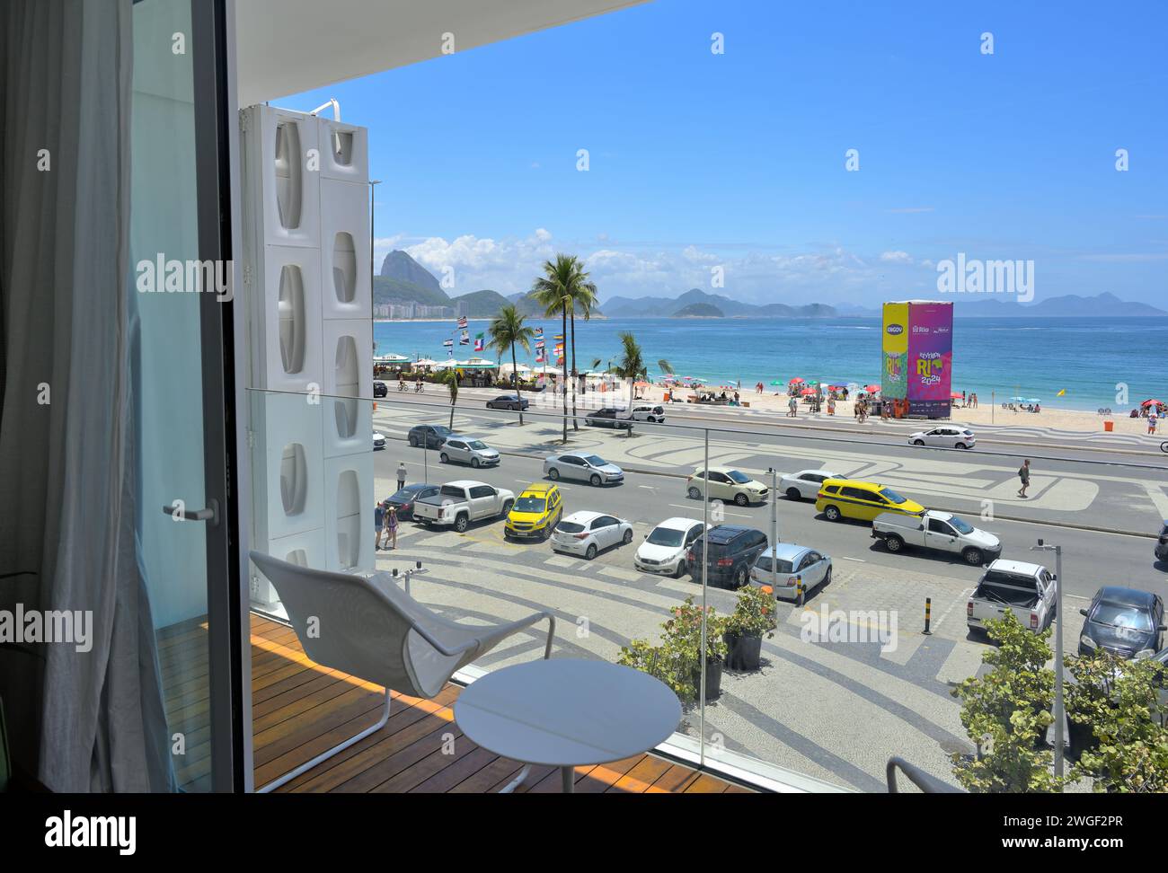 Camera con vista iconica. L'Emiliano - un piccolo hotel di lusso al Copacabana, Rio de Janeiro BR Foto Stock