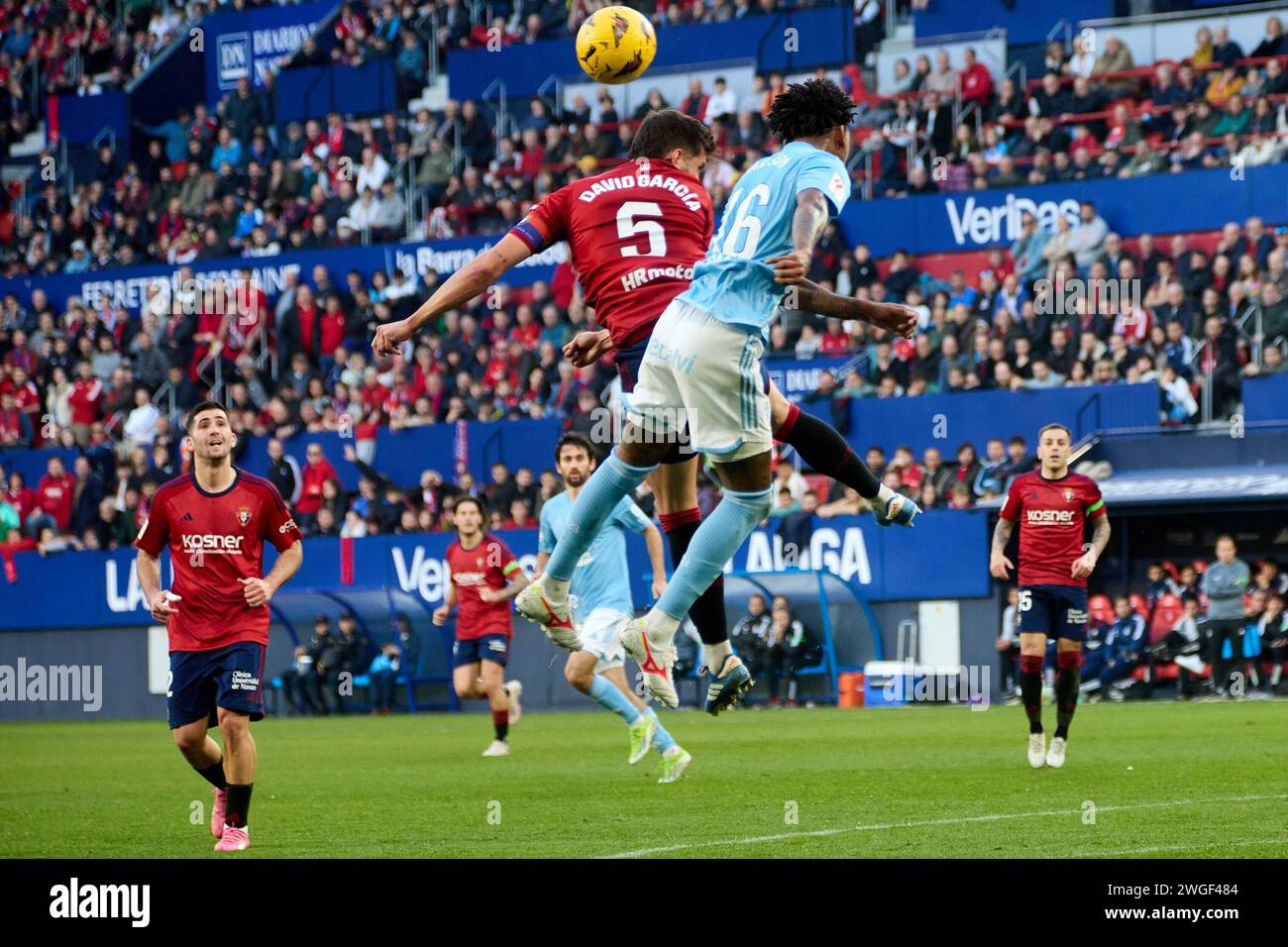 Pamplona, Spagna. 4 febbraio 2024. Sport. Calcio/calcio.Jesus Areso (12. CA Osasuna), David Garcia (5. CA Osasuna) e Jailson Marques (16. RC Celta) durante la partita di calcio della Liga EA Sports tra CA Osasuna e RC Celta giocata allo stadio El Sadar di Pamplona (Spagna) il 4 febbraio 2024. Credito: Inigo Alzugaray/Cordon Press Credit: CORDON PRESS/Alamy Live News Foto Stock