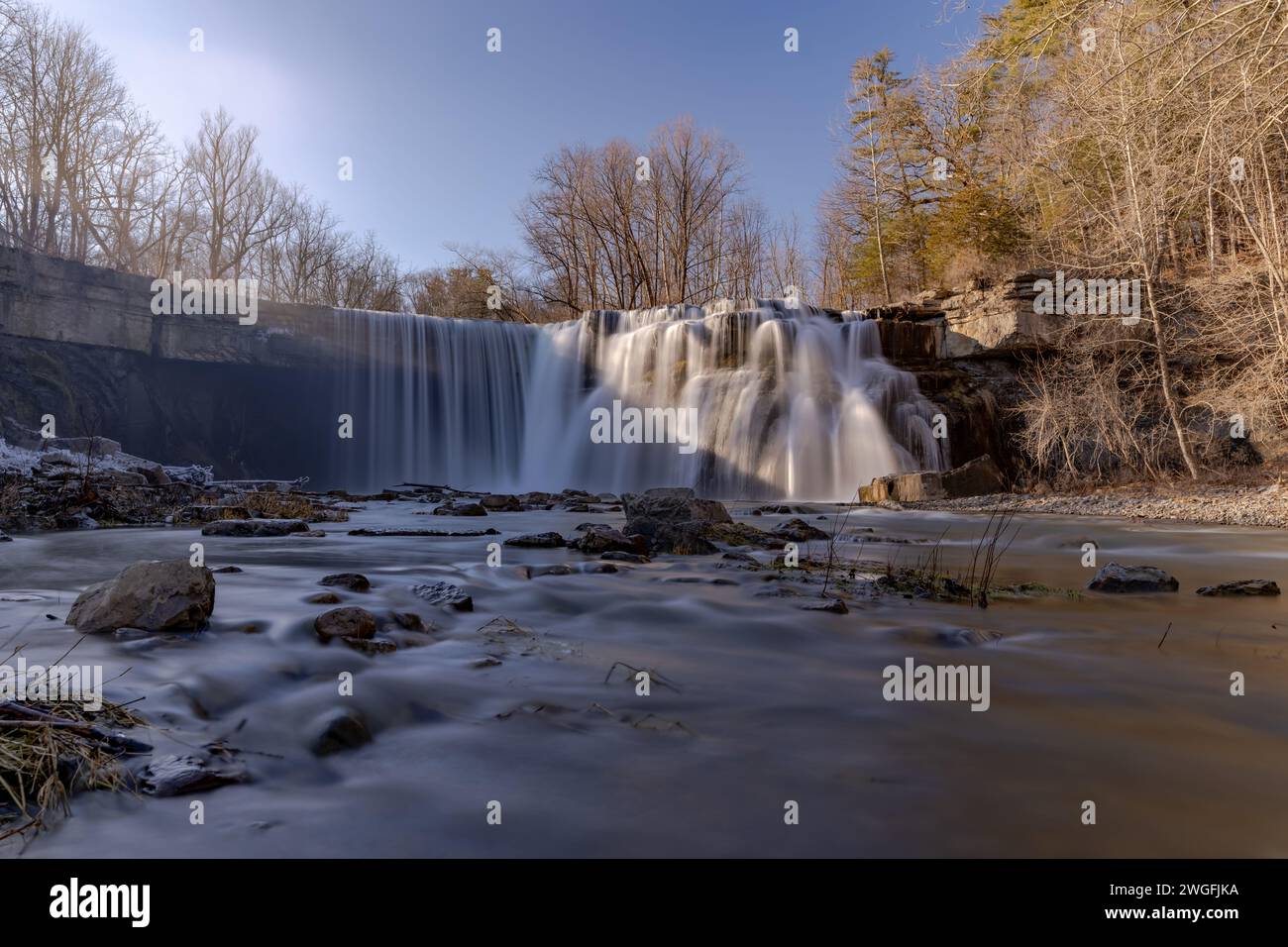 Foto pomeridiana invernale delle cascate Ludlowville, vicino a Ithaca, New York, nella città di Lansing, New York, Stati Uniti 02-04-2024 Foto Stock