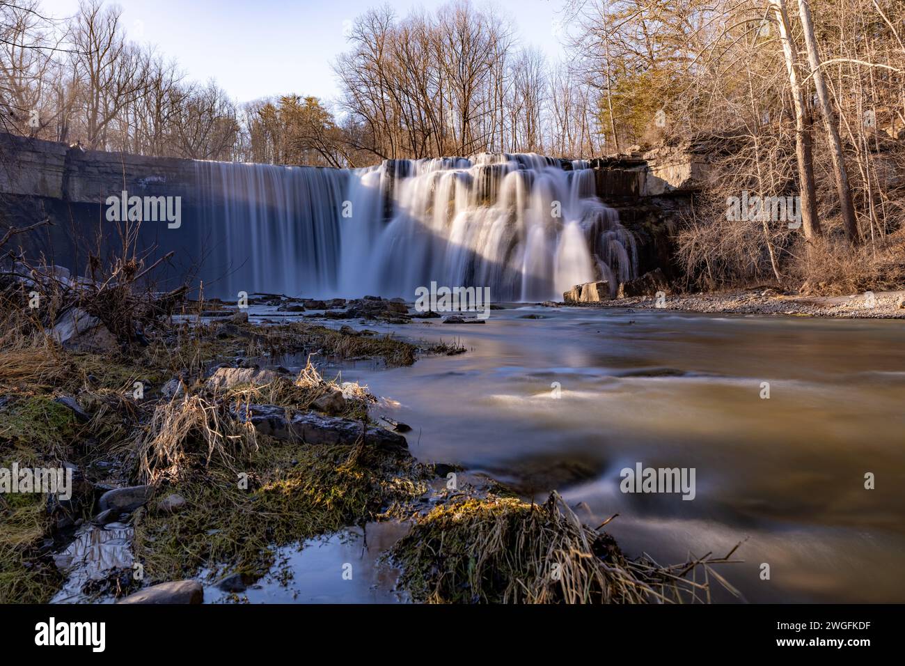 Foto pomeridiana invernale delle cascate Ludlowville, vicino a Ithaca, New York, nella città di Lansing, New York, Stati Uniti 02-04-2024 Foto Stock