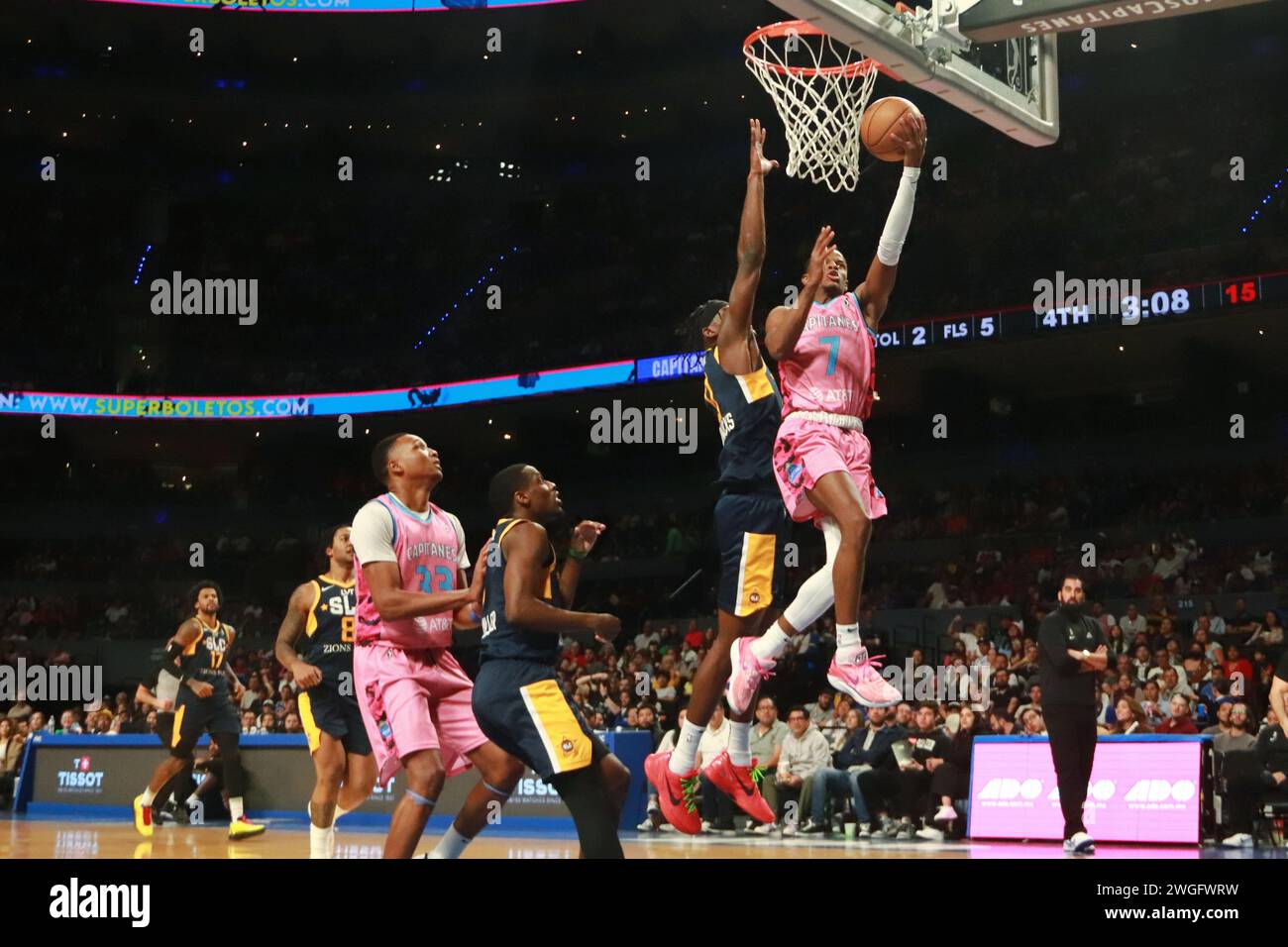 Città del Messico, Ciudad de Mexico, Messico. 4 febbraio 2024. 4 febbraio 2024 a città del Messico, Messico: Iverson Molinar (7) di Capitanes guida al basket durante la partita NBA G League tra Mexico City Capitanes e Salt Lake City Stars alla Mexico City Arena. Il 4 febbraio 2024. A città del Messico, Messico. (Credit Image: © Carlos Santiago/eyepix via ZUMA Press Wire) SOLO PER USO EDITORIALE! Non per USO commerciale! Foto Stock