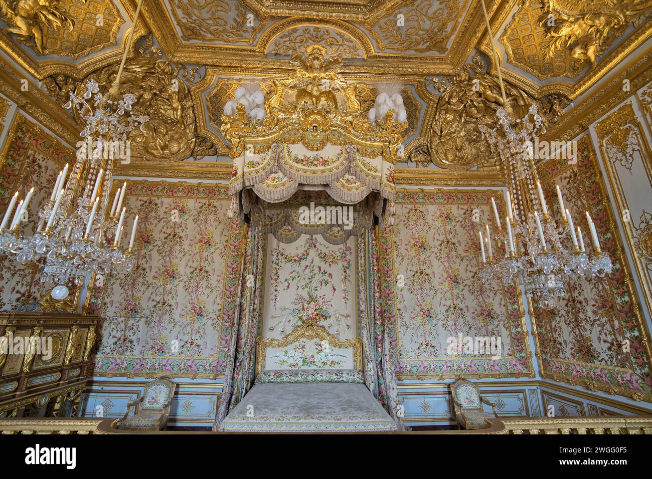 Versailles Palace, Versailles, Francia, 08.18.2023 He Queen's Chambers, c'è una "porta nascosta" nell'angolo vicino al mobile dei gioielli Foto Stock