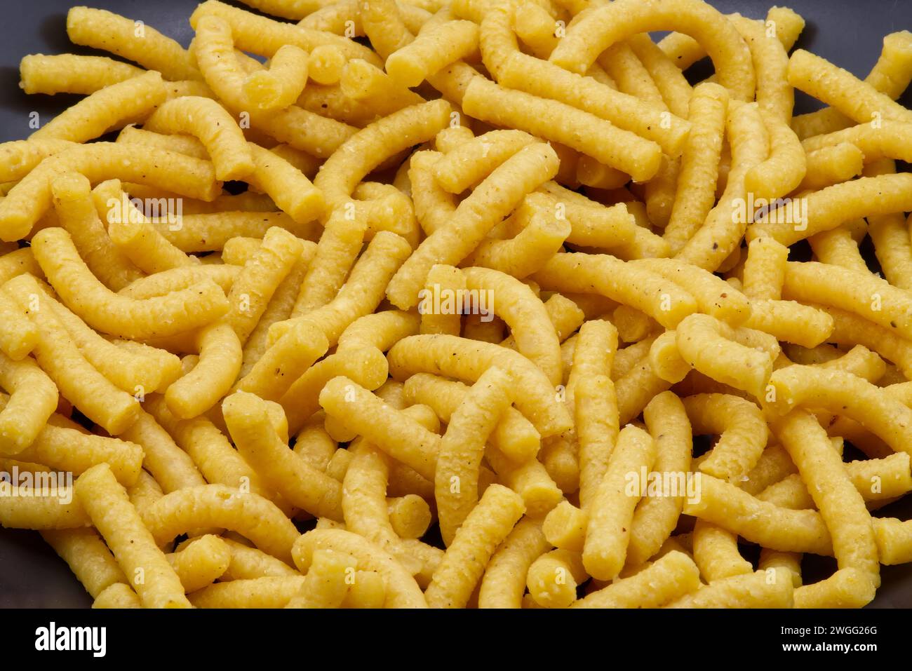 Passatelli italiani crudi. Primi piani di pasta italiana. Foto Stock