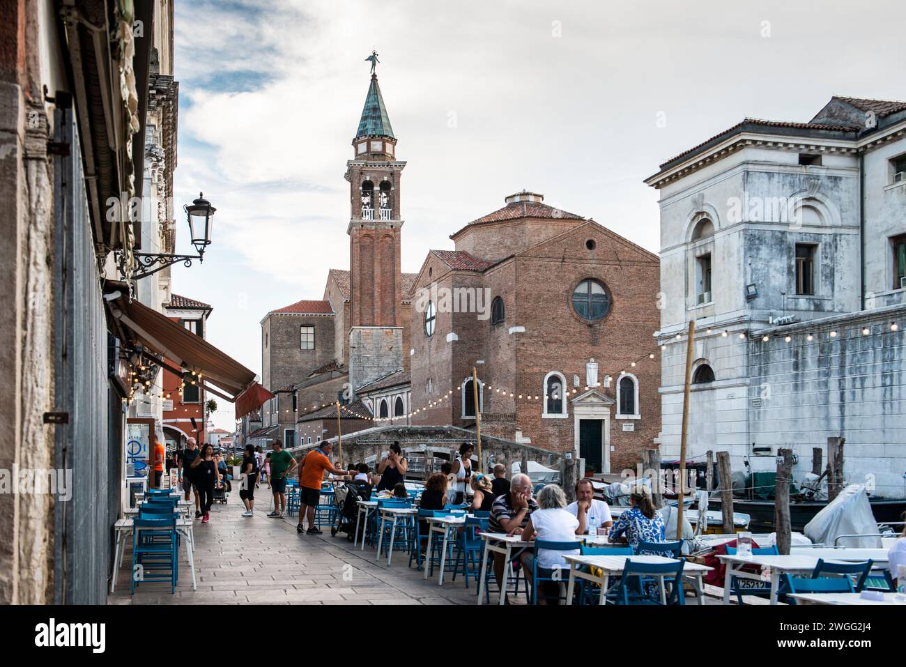 Ristoranti lungo il Canale di Vena, Chioggia, Italia Foto Stock