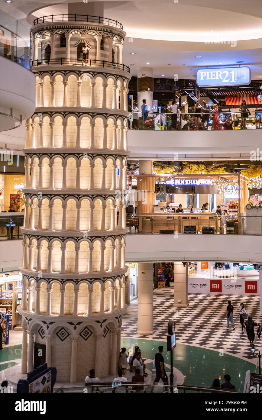 Replica della Pizza Tower presso il centro commerciale di Pattaya, Chonburi, Thailandia Foto Stock