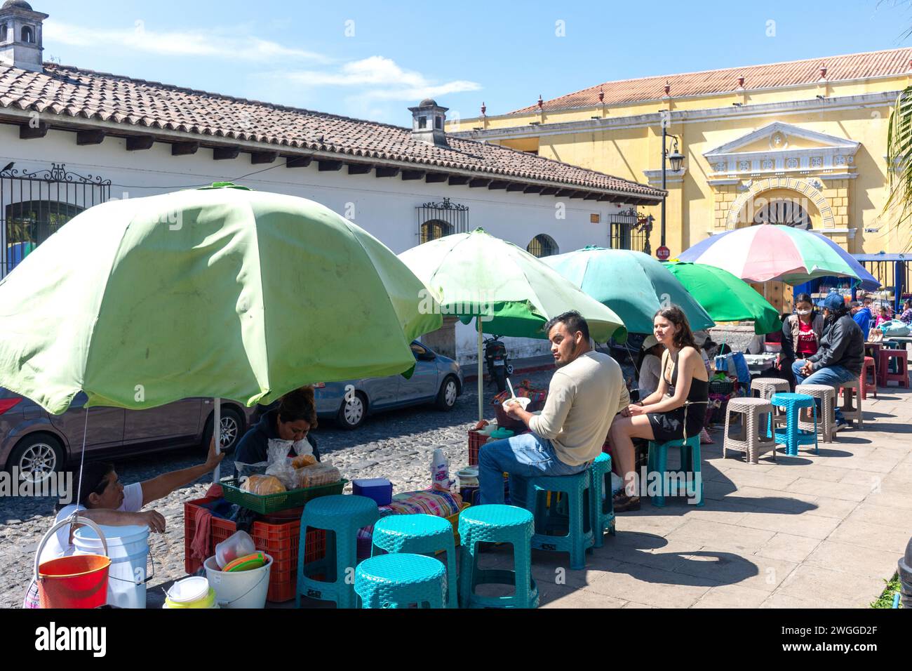Bancarelle di cibo di strada, Avenida Sur Calle de Los Pasos, Antigua, dipartimento di Sacatepéquez, Repubblica del Guatemala Foto Stock