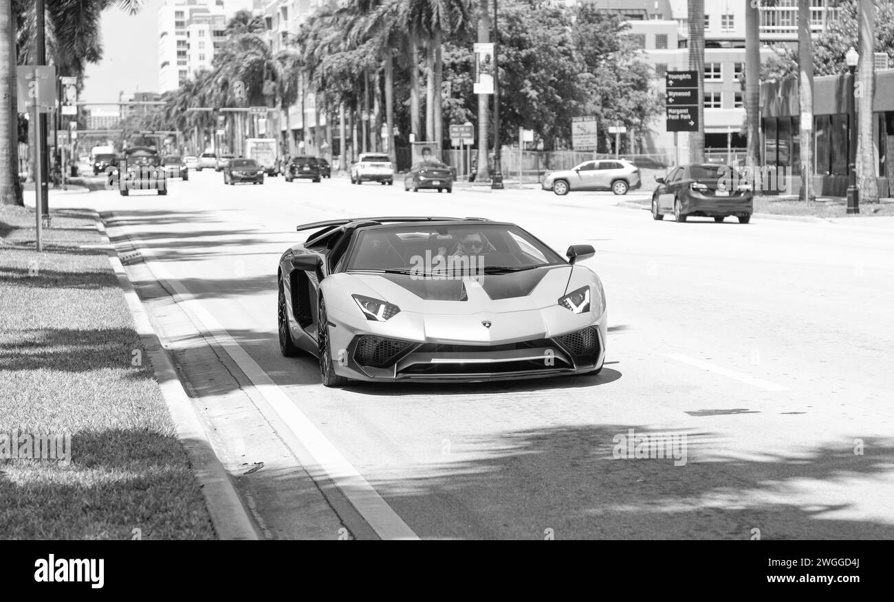 Miami Beach, Florida USA - 15 aprile 2021: Lamborghini Aventador LP 750-4 SV auto, vista frontale Foto Stock