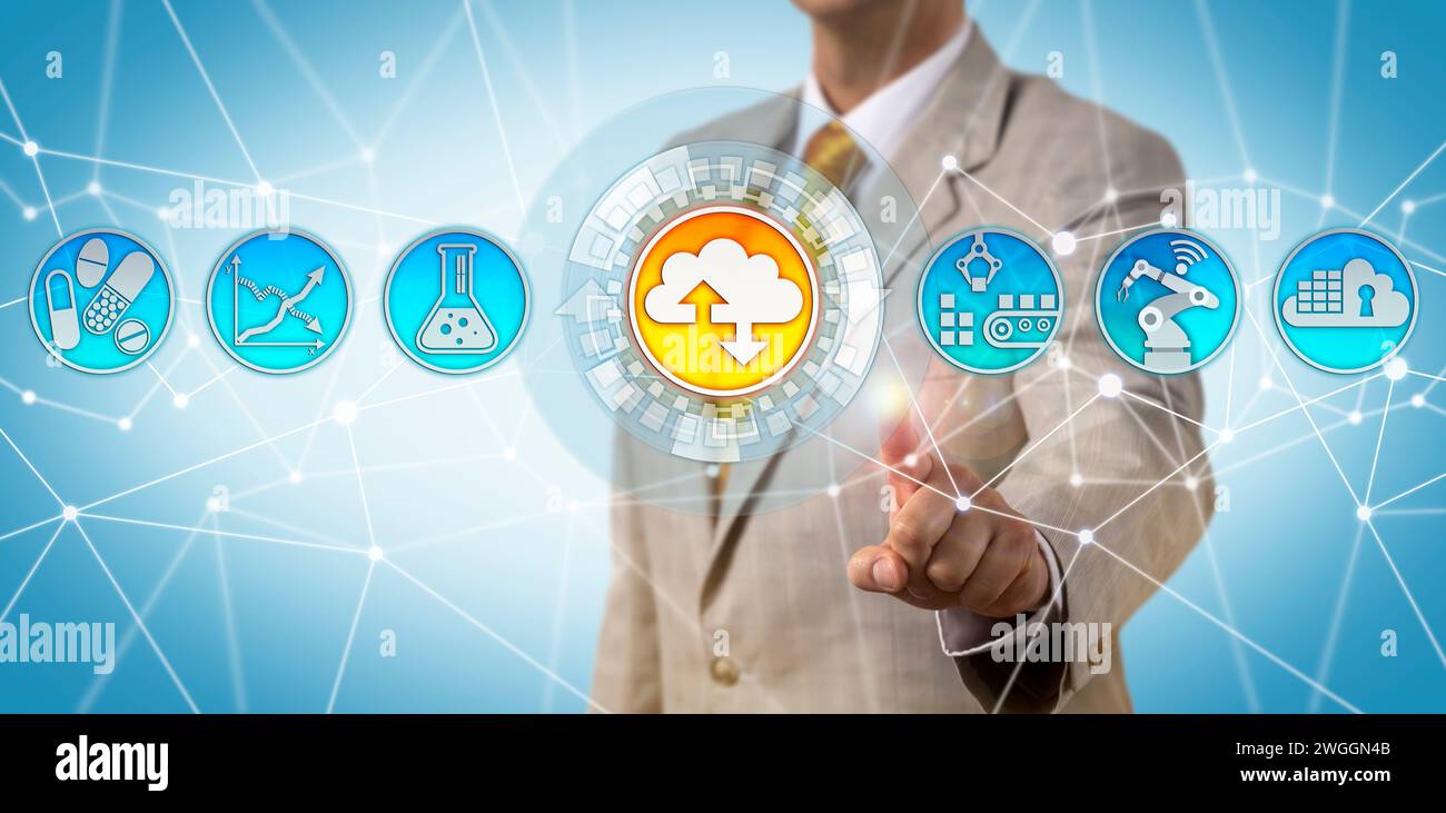 Responsabile aziendale del settore farmaceutico maschile irriconoscibile che adotta una strategia cloud-first. Concetto di settore per l'esternalizzazione di elementi di produzione critici Foto Stock