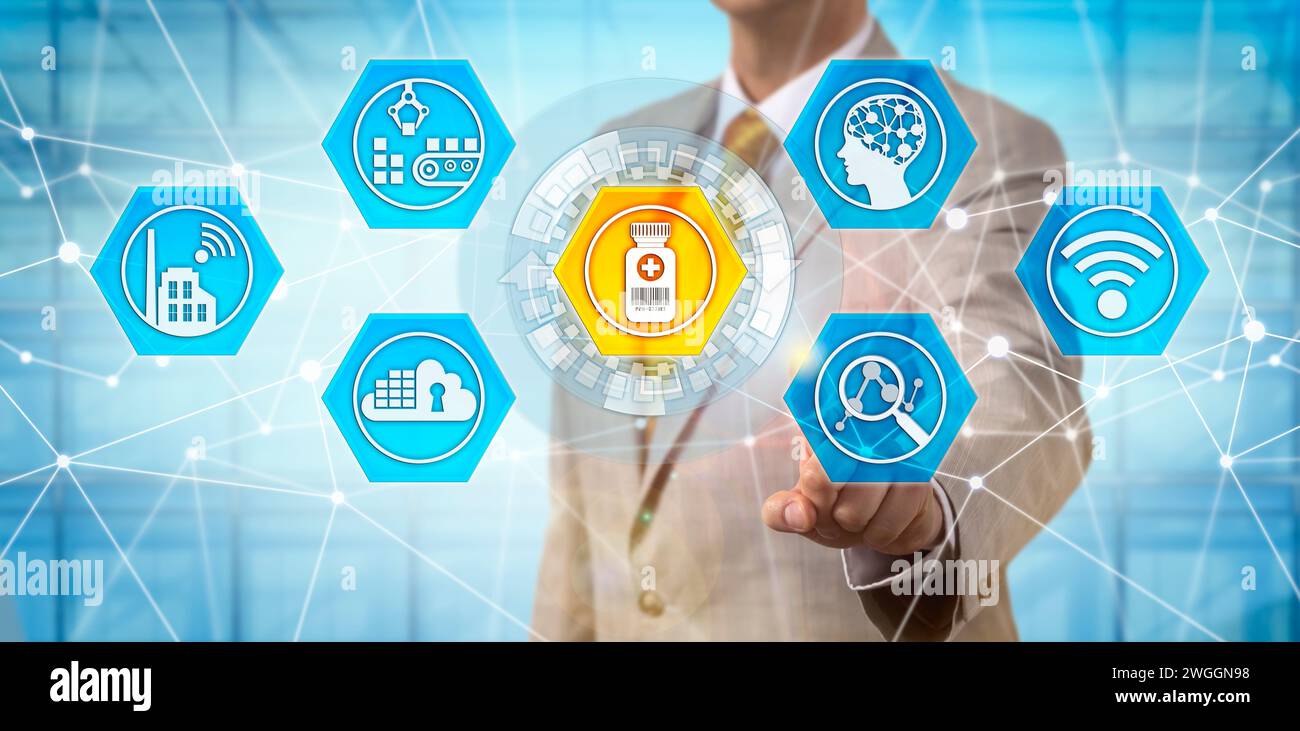 Un responsabile commerciale farmaceutico irriconoscibile garantisce la conformità nell'impegno di serializzazione di un prodotto farmaceutico. Concetto di vi end-to-end Foto Stock