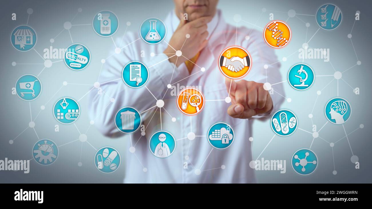 Ricercatore pensivo che raggiunge un accordo tra un'azienda farmaceutica e un partner tecnologico farmacogenomico. Concetto di assistenza sanitaria e farmaceutica per il settore farmaceutico Foto Stock