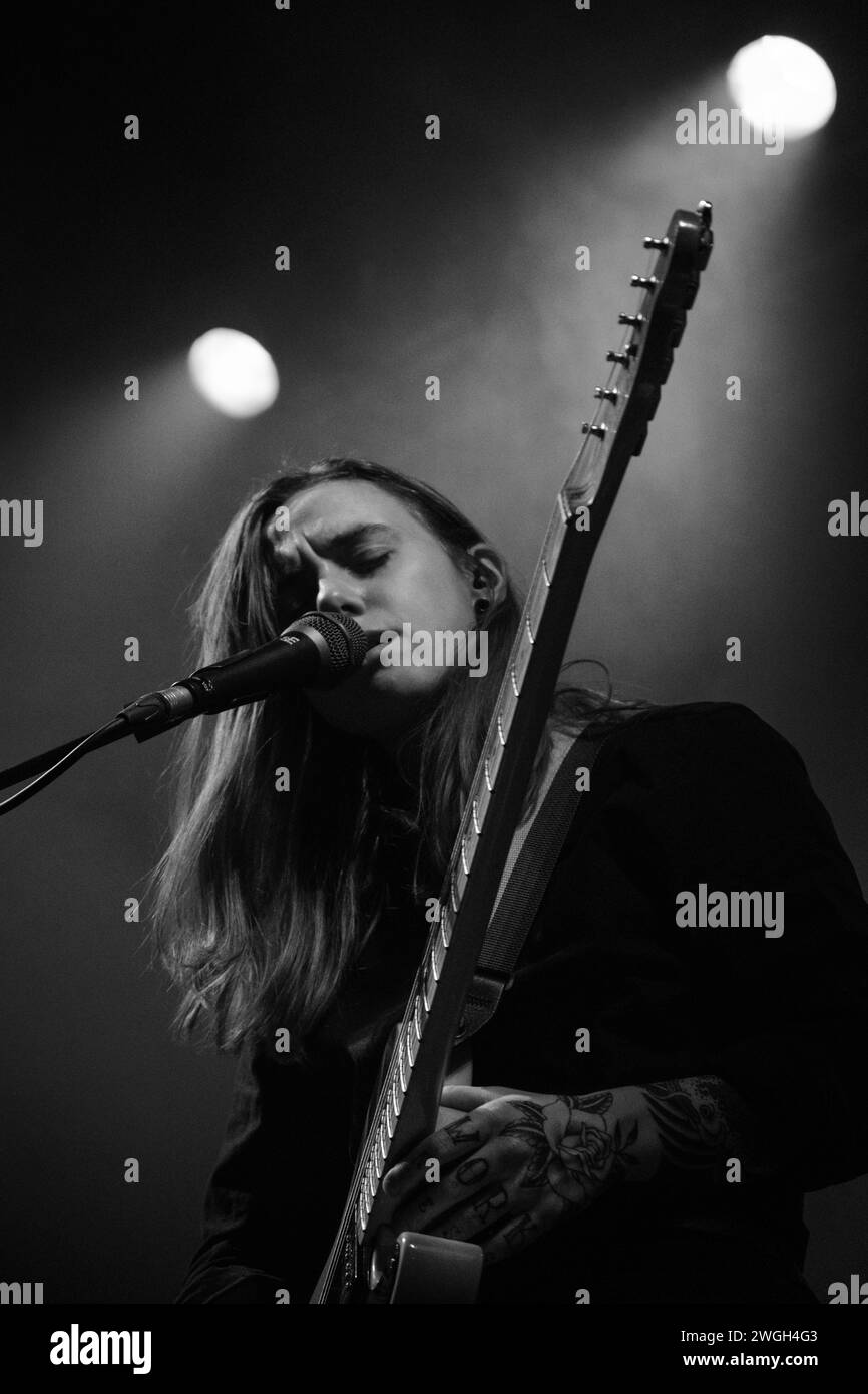 Il vincitore del Grammy Julien Baker si esibisce a Glasgow. Foto Stock