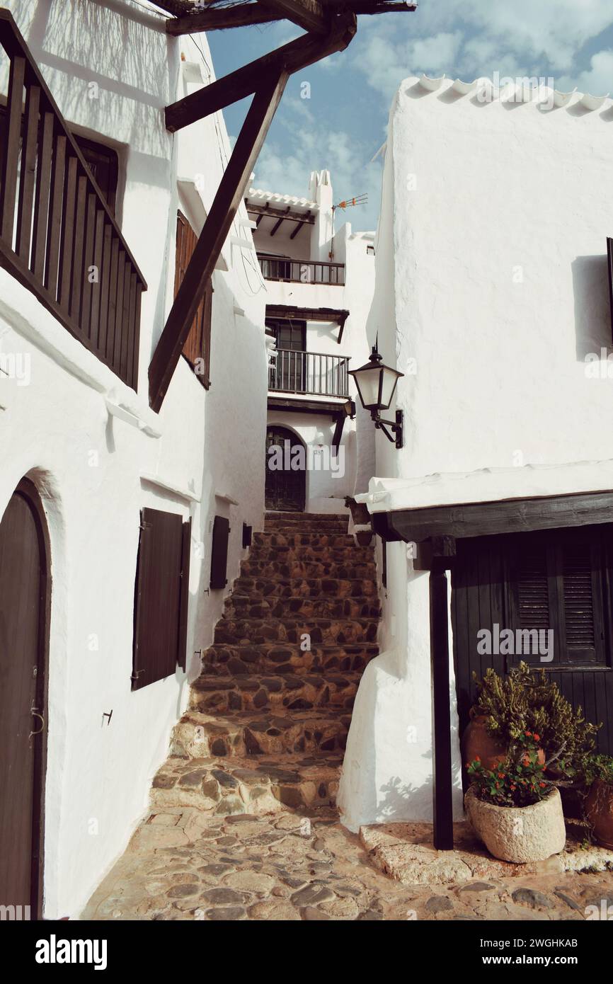 Città di Binibeca sull'isola di Minorca in Spagna, l'8 agosto 2021 Foto Stock