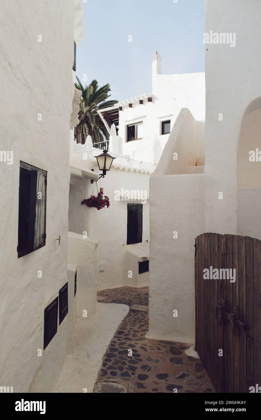 Città di Binibeca sull'isola di Minorca in Spagna, l'8 agosto 2021 Foto Stock