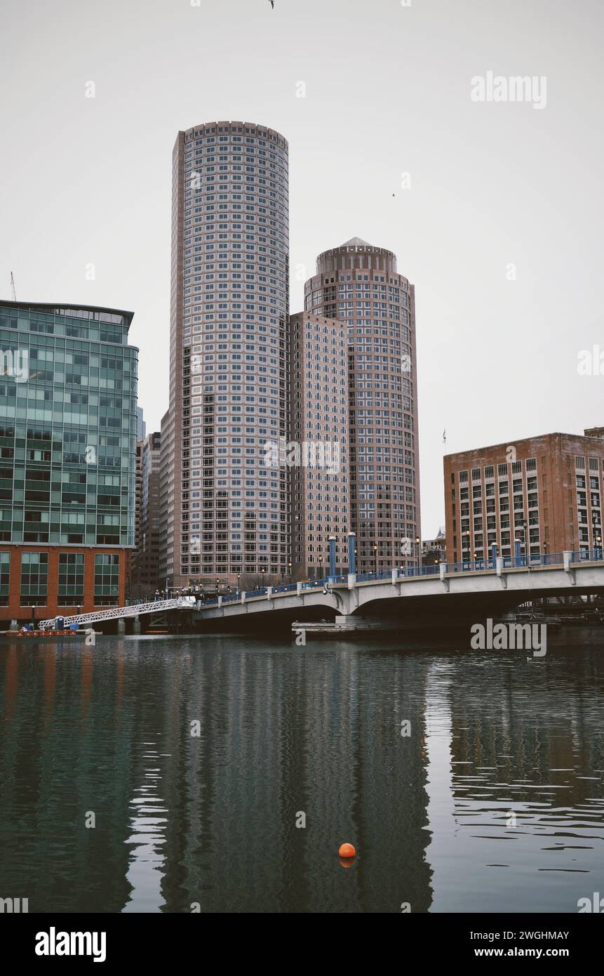 Distretto finanziario sulle rive del fiume a Boston, Stati Uniti, il 13 febbraio 2020 Foto Stock