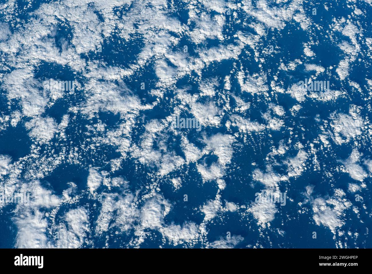 Cloudscape sul mare. Immagine scattata tra Sud America e Africa Foto Stock
