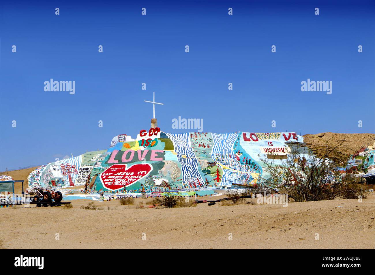 Installazione artistica di Salvation Mountain, Slab City, The Slabs, una comunità di stili di vita alternativi non incorporata e fuori dalla rete, sonora california Foto Stock