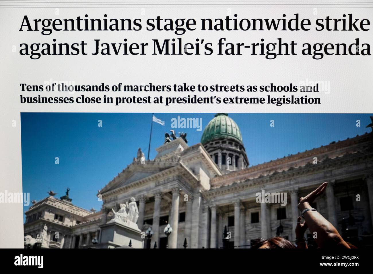 "Gli argentini mettono in scena uno sciopero nazionale contro l'agenda di estrema destra di Javier Milei", quotidiano online, computer Screen Argentina articolo UK Foto Stock