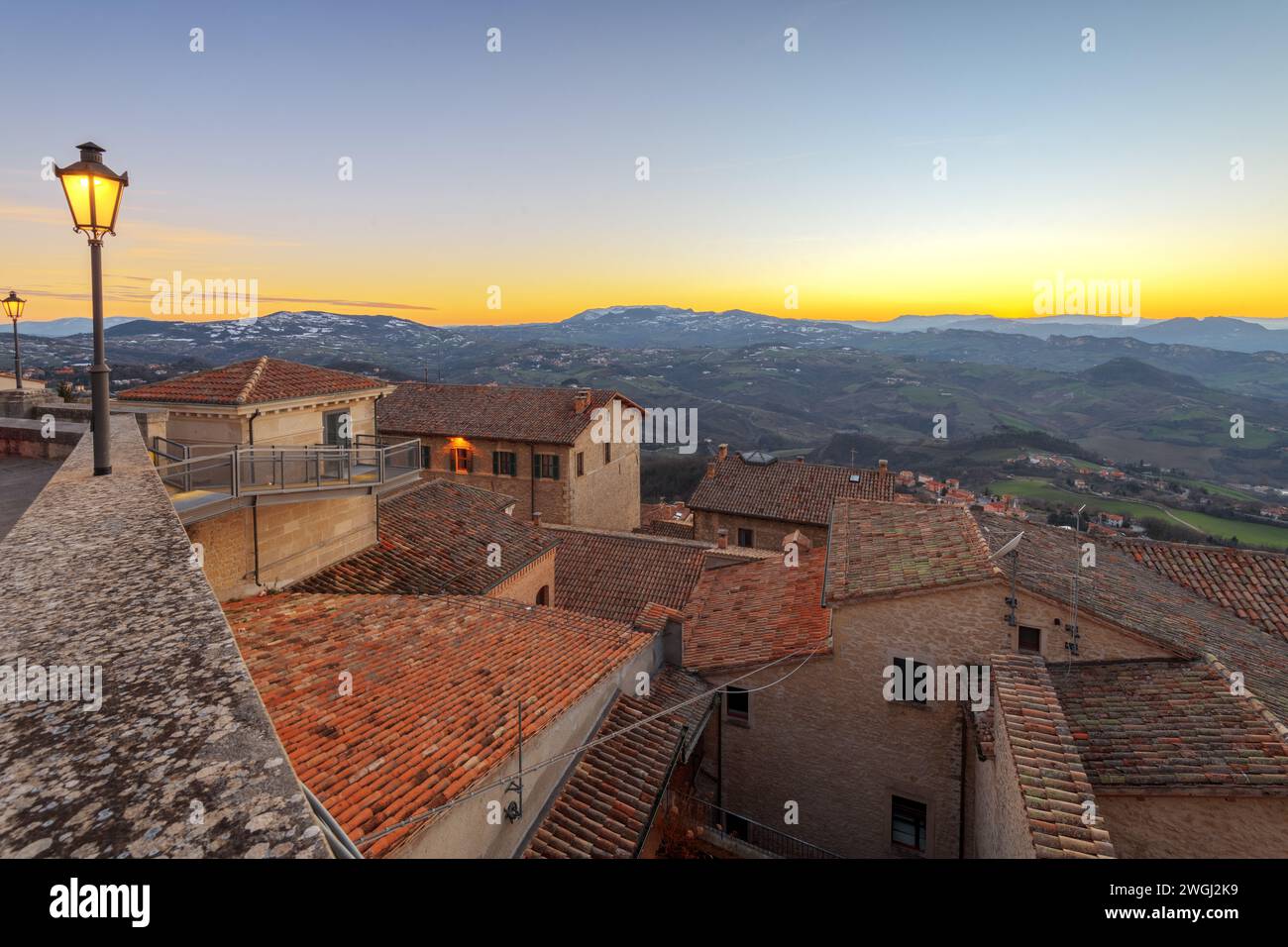 La Repubblica di San Marino al crepuscolo. Foto Stock