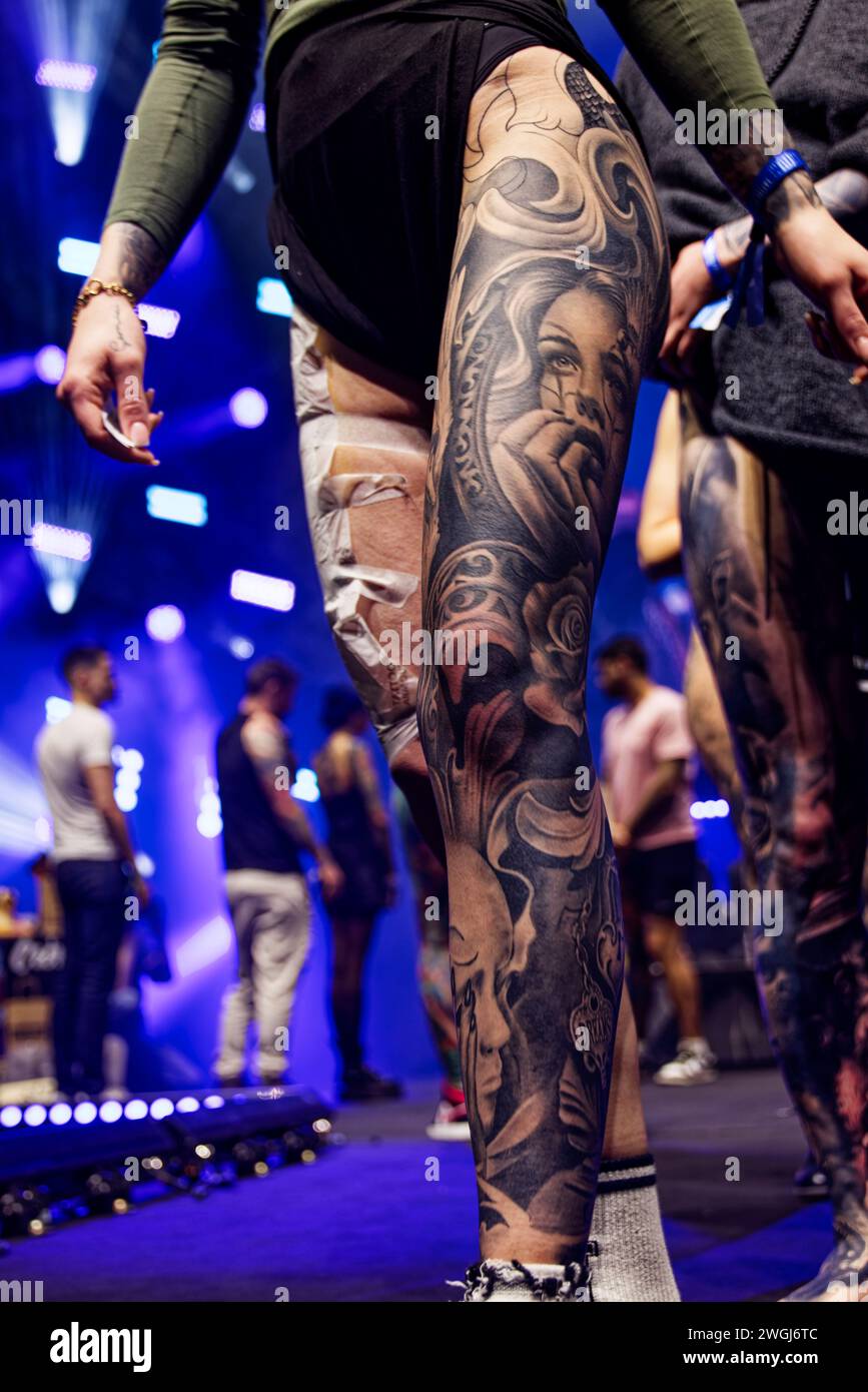 Parigi, Francia. 3 febbraio 2024. Concorso per il miglior tatuaggio di grandi dimensioni durante il TATTOO PLANETARIUM il 3 febbraio 2024 presso la grande Halle de la Villette. Foto Stock