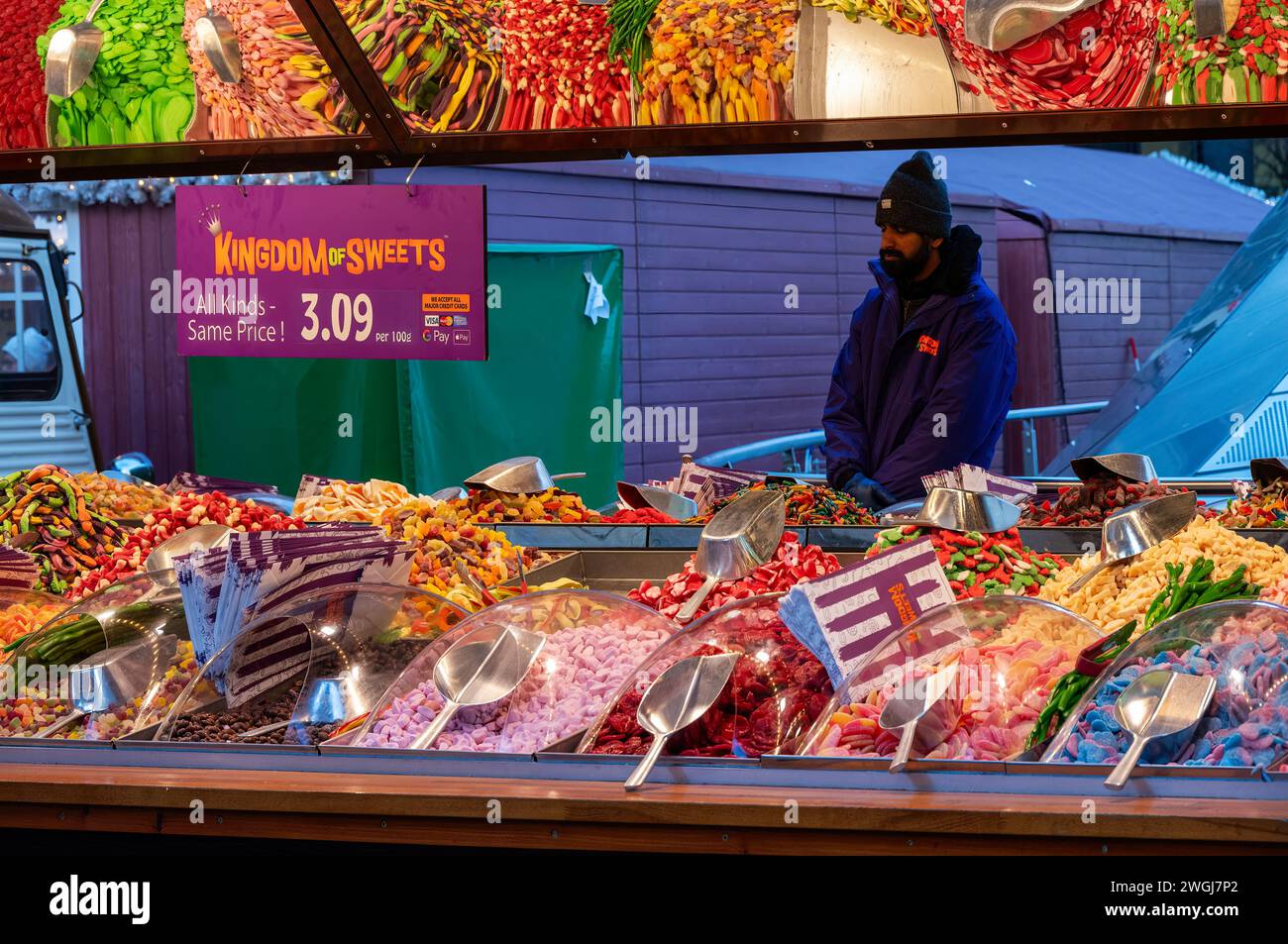 Mercato del Regno dei dolci al mercatino di Natale di Glasgow. Foto Stock