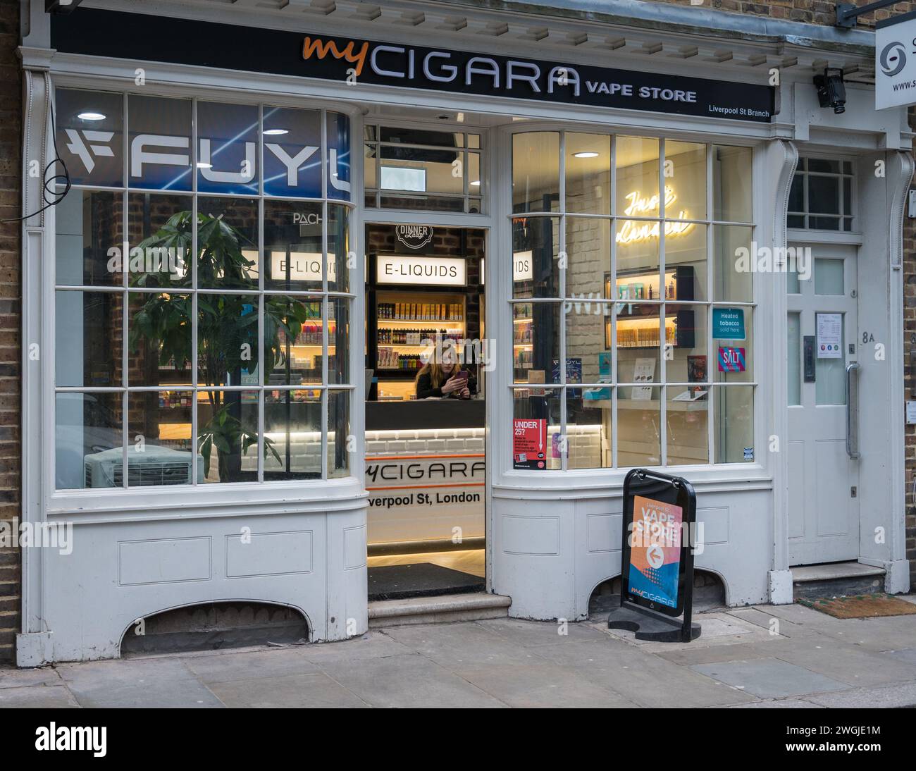 My Cigara Liverpool Street vape shop in Brushfield Street, Spitalfields, Londra, Inghilterra, Regno Unito Foto Stock