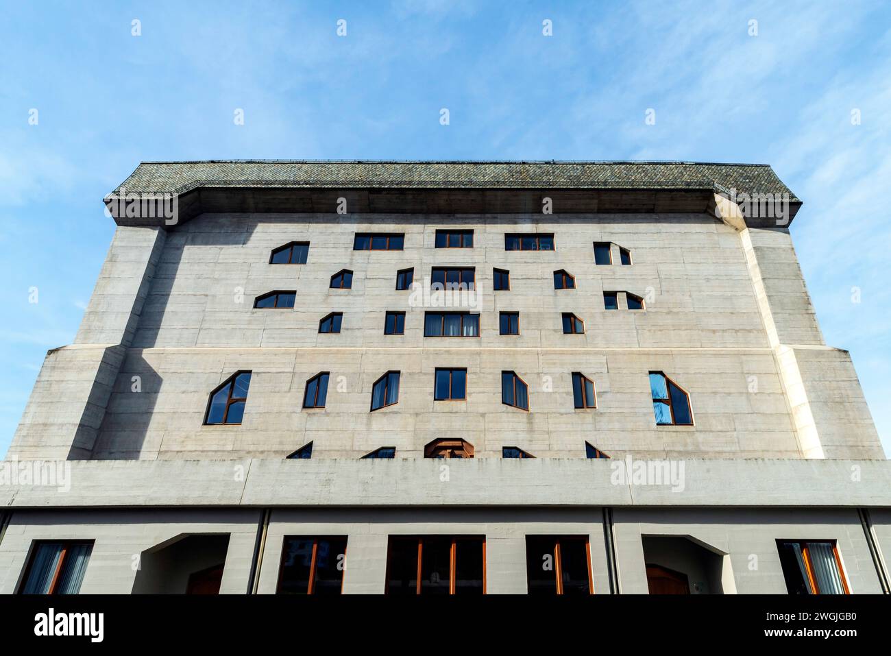 Il secondo Goetheanum, il centro mondiale del movimento antroposofico. Edificio progettato da Rudolf Steiner, situato in cima alla collina di Dornach Foto Stock