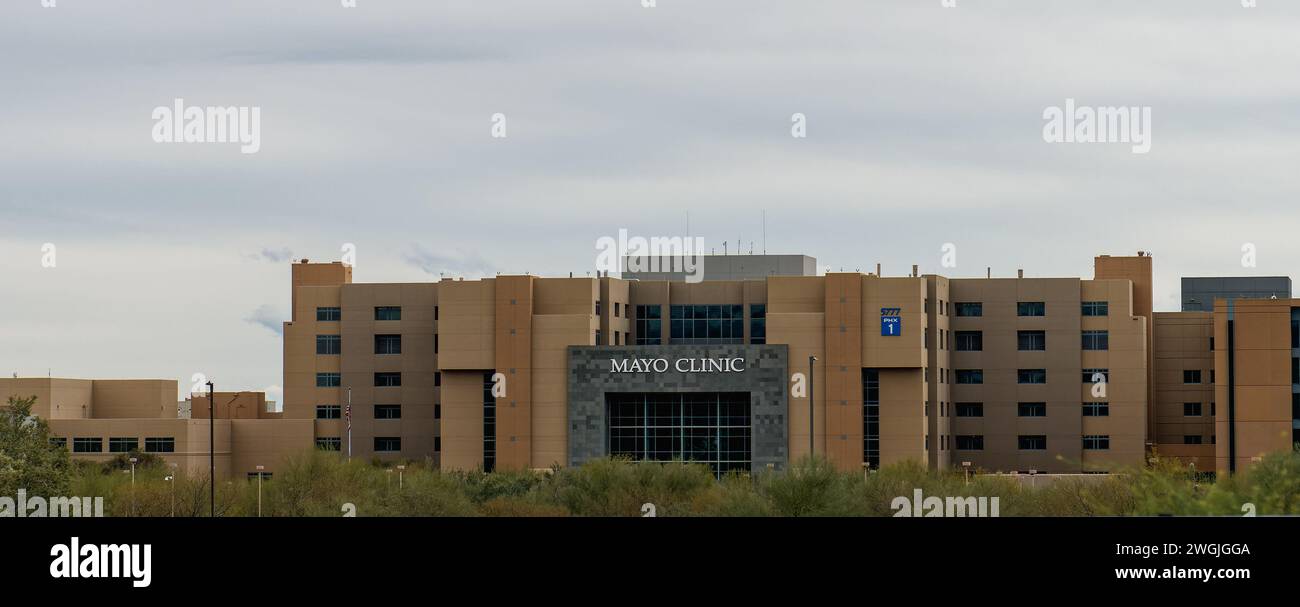 Phoenix, Arizona - 11 marzo 2023: Campus Mayo Clinic Phoenix su Mayo Blvd. Mayo Clinic Phoenix è classificato tra i migliori ospedali per il diabete e l'endocrina Foto Stock
