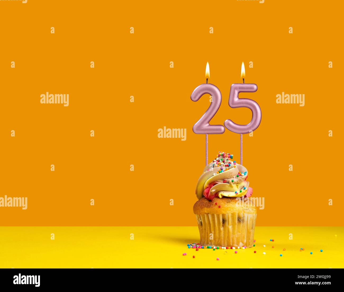 Festa di compleanno con cupcake - candela numero 25 Foto Stock
