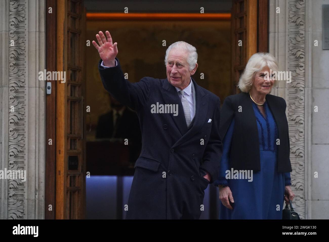 Foto del file datata 29/01/21, del re Carlo III e della regina Camilla che partirono dalla London Clinic nel centro di Londra, dove re Carlo aveva subito una procedura per una prostata allargata. Al re è stata diagnosticata una forma di cancro e ha iniziato un programma di trattamenti regolari, e mentre ha rinviato i doveri pubblici "rimane completamente positivo riguardo al suo trattamento", ha detto Buckingham Palace. Data di pubblicazione: Lunedì 5 febbraio 2024. Foto Stock