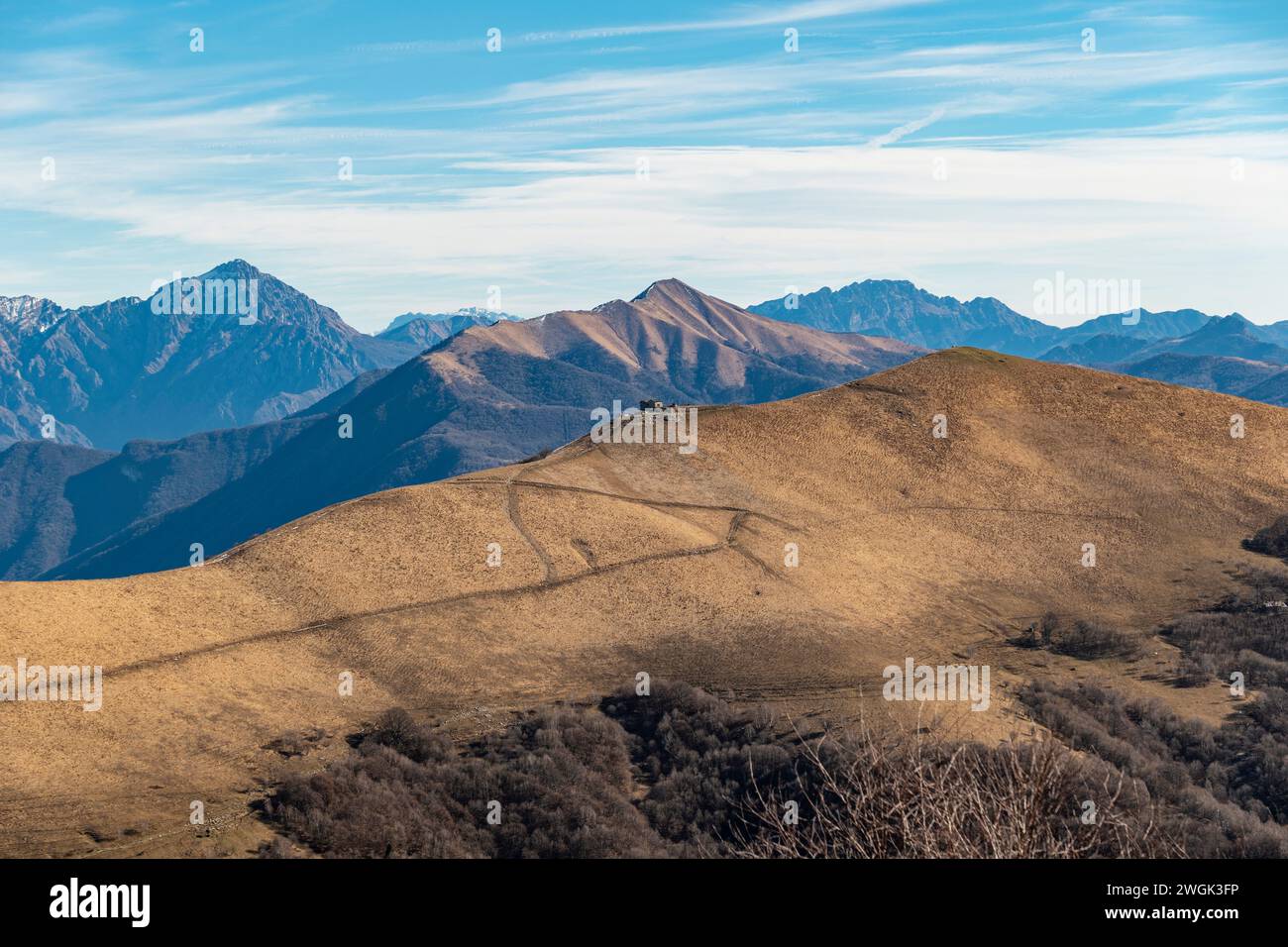 Vista delle prealpi Lombarde dal Monte generoso Foto Stock