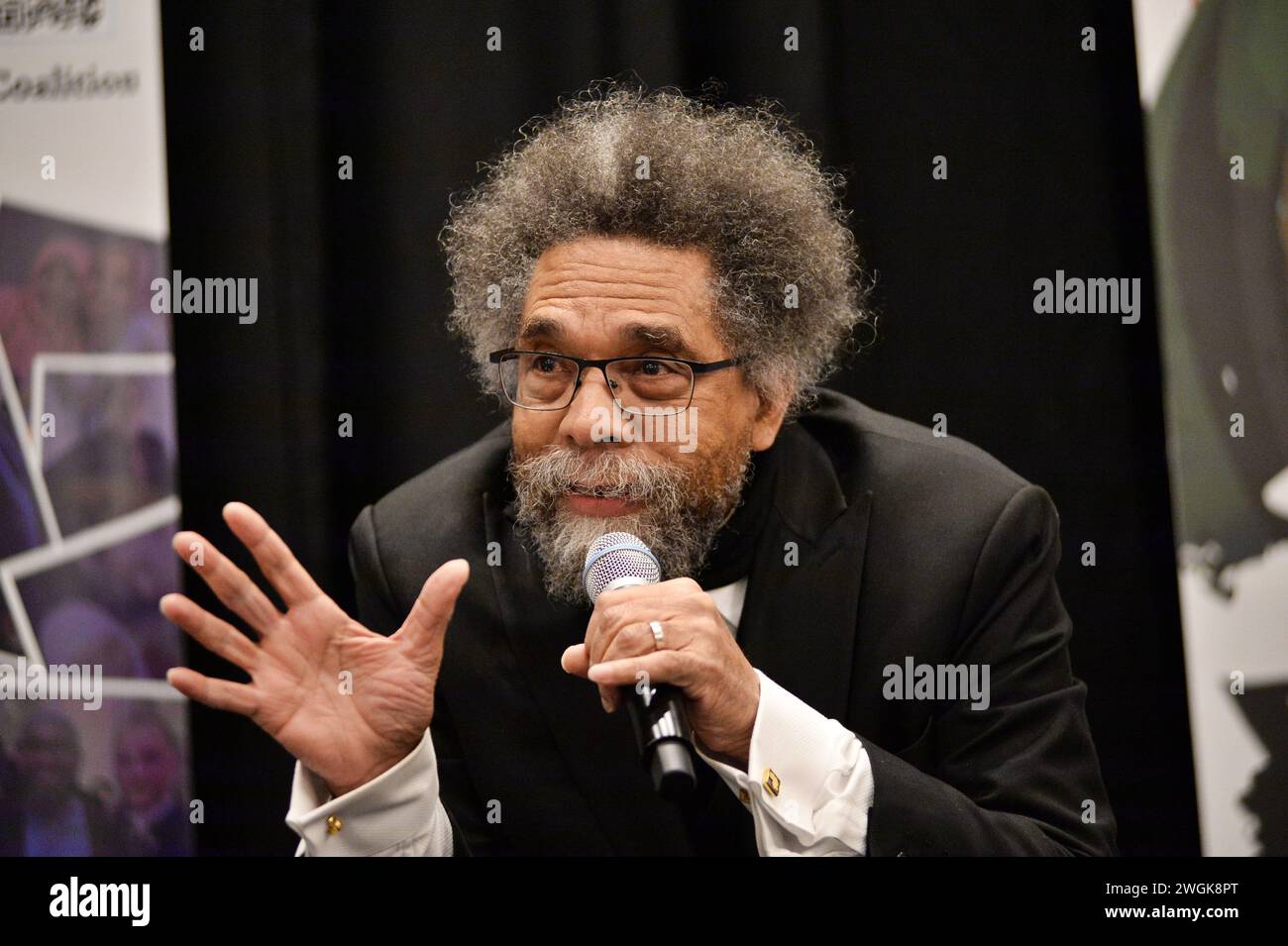 OAK BROOK ,ILLINOIS, STATI UNITI- 3 FEBBRAIO : il Dr. Cornel West risponde alle domande durante l'evento: Decisione 2024: Conversazioni con i candidati sabato 3 febbraio al Marriott Oak Brook di Oak Brook, Illinois Cornel West si candida per la verità e la giustizia come candidato indipendente alla presidenza degli Stati Uniti nel 2024. (Foto di Jacek Boczarski) Foto Stock