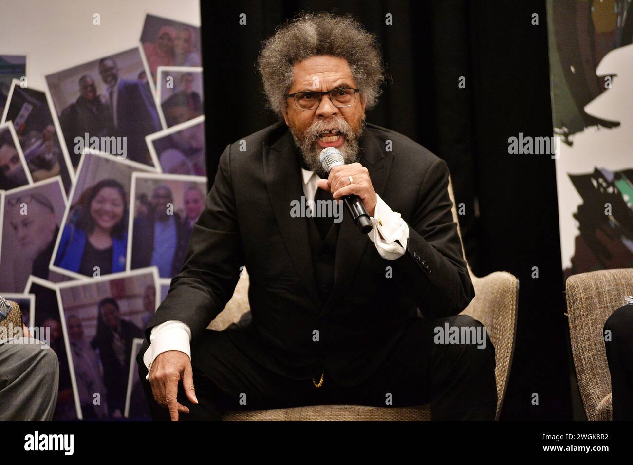 OAK BROOK ,ILLINOIS, STATI UNITI- 3 FEBBRAIO : il Dr. Cornel West risponde alle domande durante l'evento: Decisione 2024: Conversazioni con i candidati sabato 3 febbraio al Marriott Oak Brook di Oak Brook, Illinois Cornel West si candida per la verità e la giustizia come candidato indipendente alla presidenza degli Stati Uniti nel 2024. (Foto di Jacek Boczarski) Foto Stock