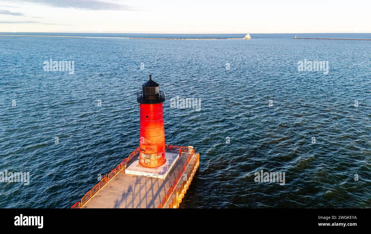 Fotografia aerea di Milwaukee Harbor, Milwaukee, Wisconsin, USA al tramonto. Foto Stock