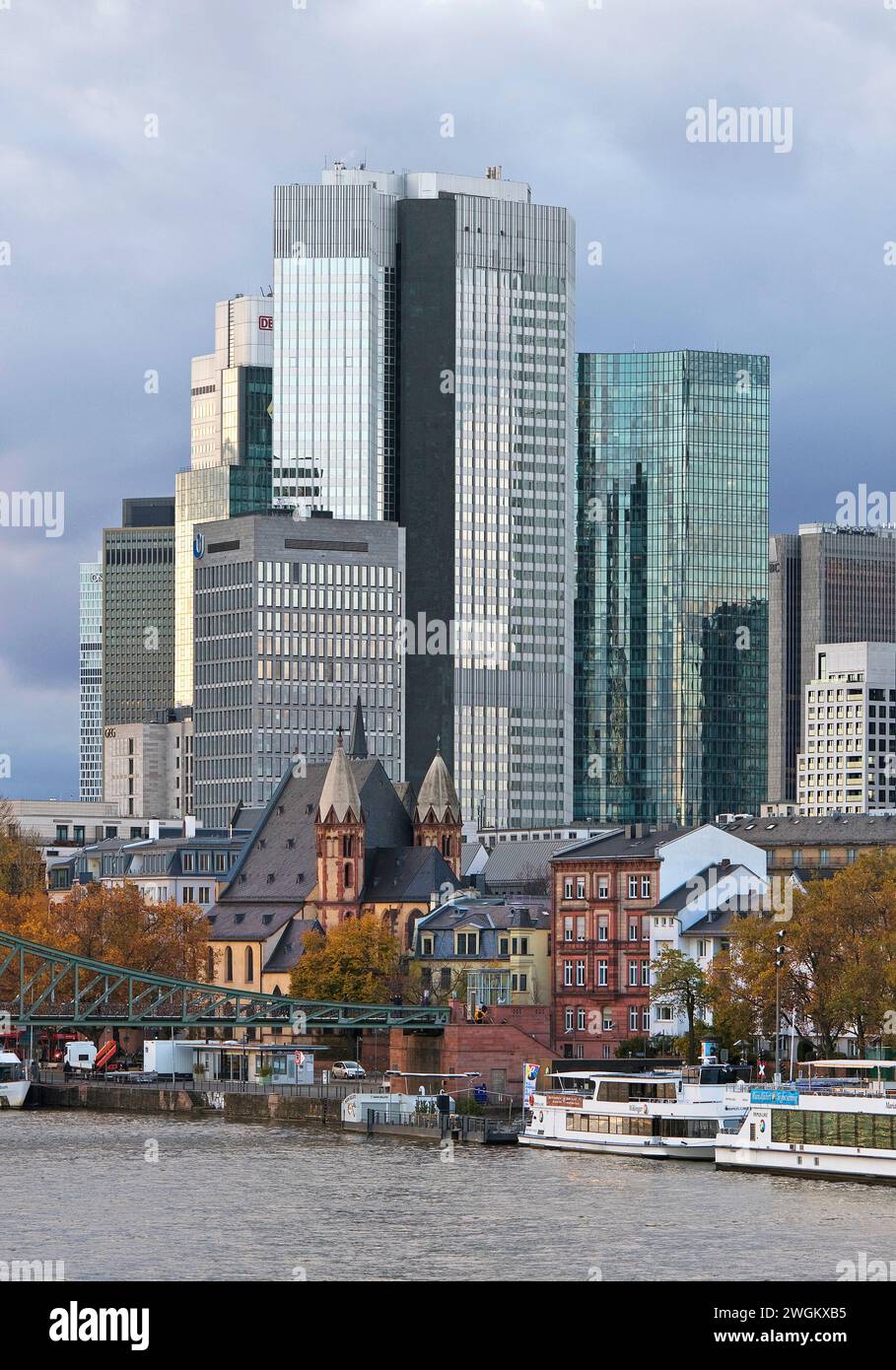 Vista sulla città con il meno sul quartiere bancario, Germania, Assia, Francoforte sul meno Foto Stock
