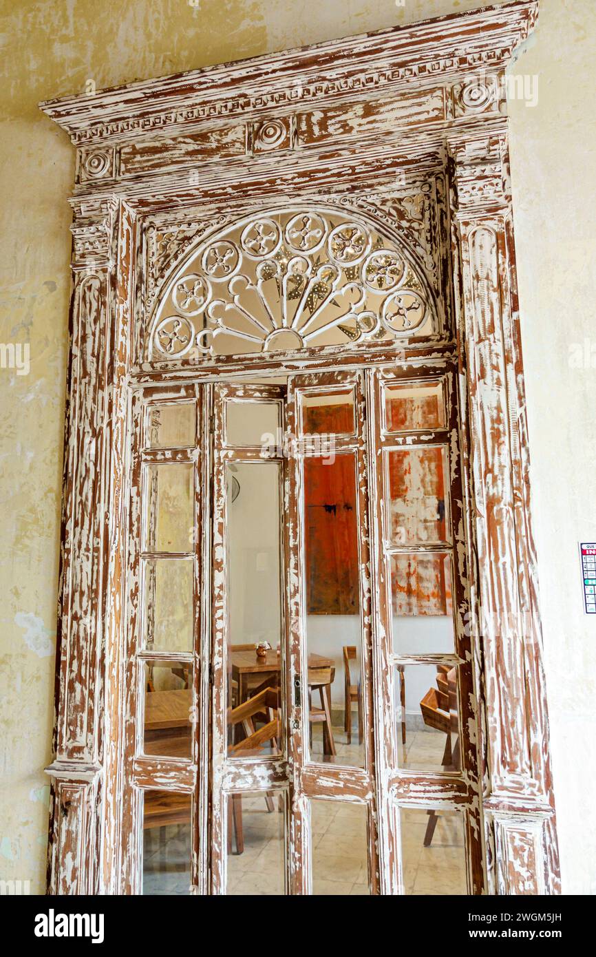 Merida Mexico, Barrio de Santiago Centro, Calle 59, porta finestra ristrutturata, ferro battuto ornamentale, messicano ispanico latino-latino, spagnolo Foto Stock