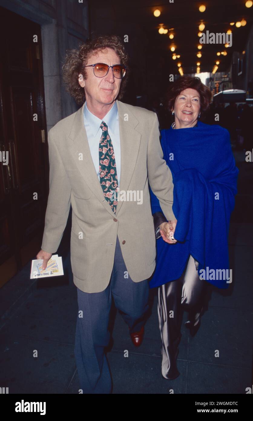 Gene Wilder e la moglie Karen Boyer partecipano alla serata di apertura di "The Apple does't Fall..." Al Lyceum Theatre di New York il 14 aprile 1996. Foto di Henry McGee/MediaPunch Foto Stock