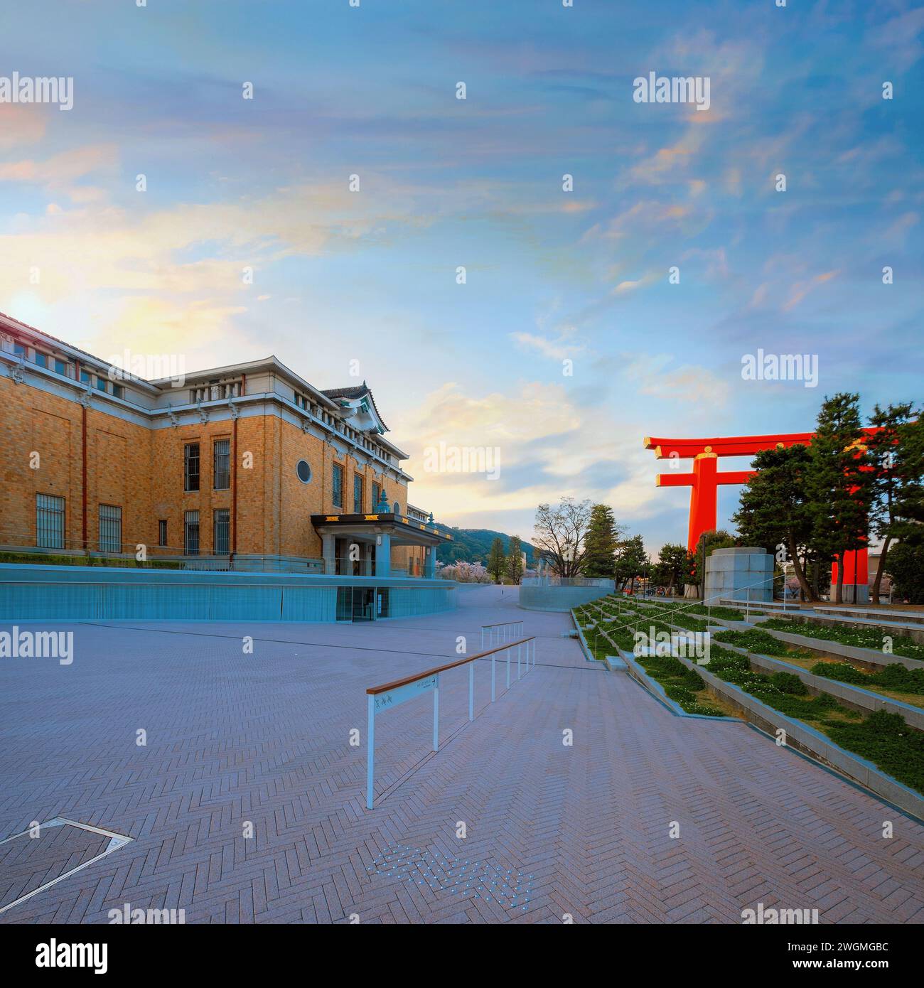 Kyoto, Giappone - 2 aprile 2023: Il Museo d'arte KYOCERA DI Kyoto è uno dei più antichi musei d'arte del Giappone, aperto nel 1928 come commemorazione dell'imperatore Foto Stock