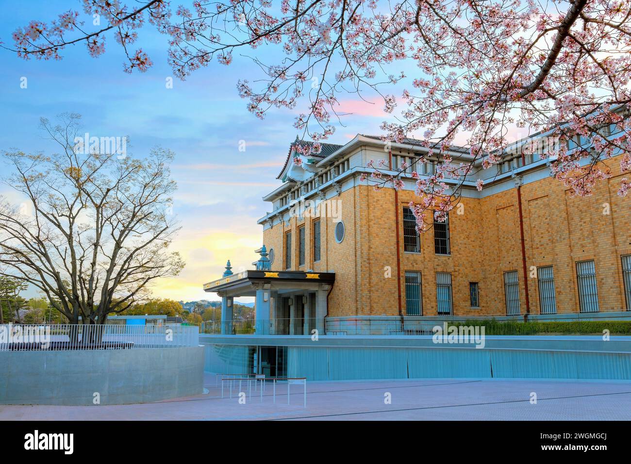 Kyoto, Giappone - 2 aprile 2023: Il Museo d'arte KYOCERA DI Kyoto è uno dei più antichi musei d'arte del Giappone, aperto nel 1928 come commemorazione dell'imperatore Foto Stock