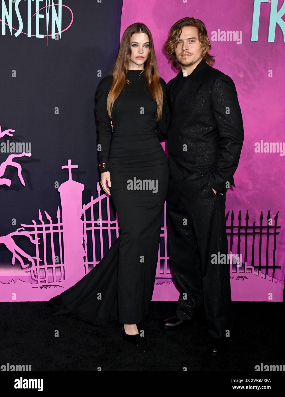 Los Angeles, Stati Uniti. 5 febbraio 2024. Barbara Palvin e Dylan Sprouse Arcoming at Focus Features''' Lisa Frankenstein' special Screeing tenutasi all'Hollywood Athletic Club il 5 febbraio 2024 a Los Angeles, CALIFORNIA. © Tammie Arroyo/AFF-USA.com crediti: AFF/Alamy Live News Foto Stock