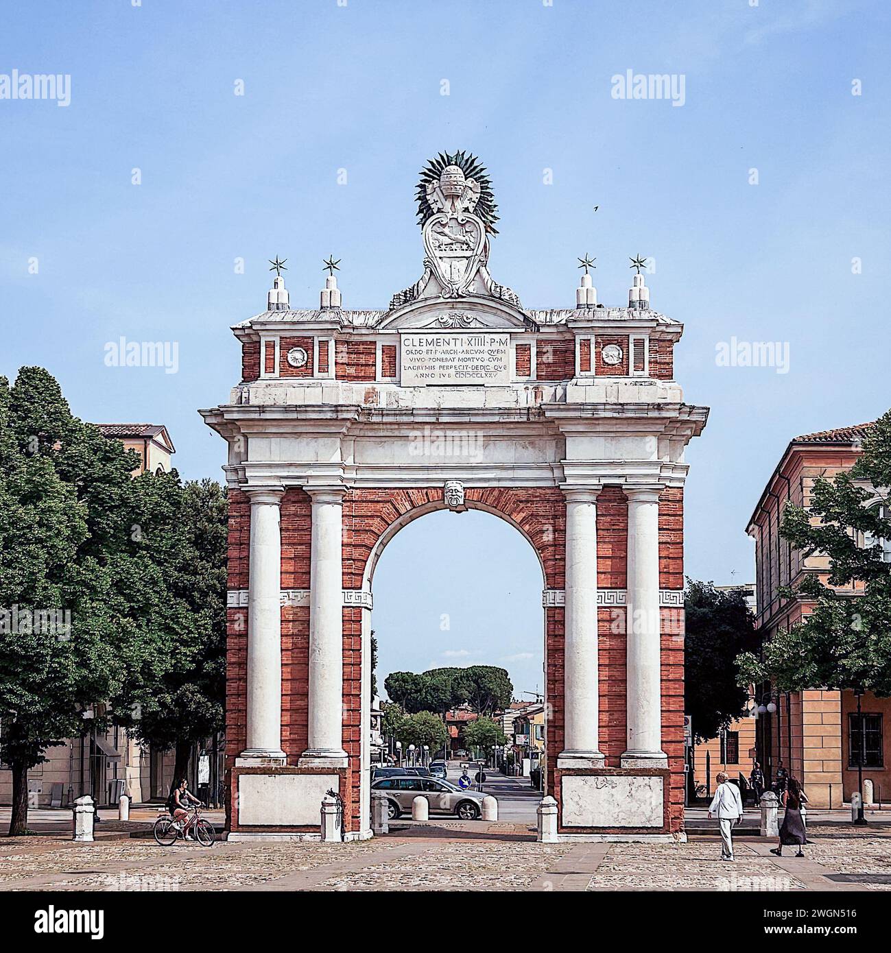 Arco Ganganelli a Santarcangelo di Romagna, un gioiello architettonico che unisce storia e fascino nel cuore dell'Italia. Foto Stock