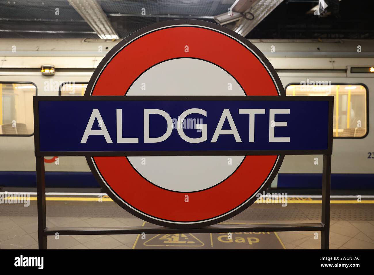 Cartello della stazione della metropolitana di Aldgate London Foto Stock