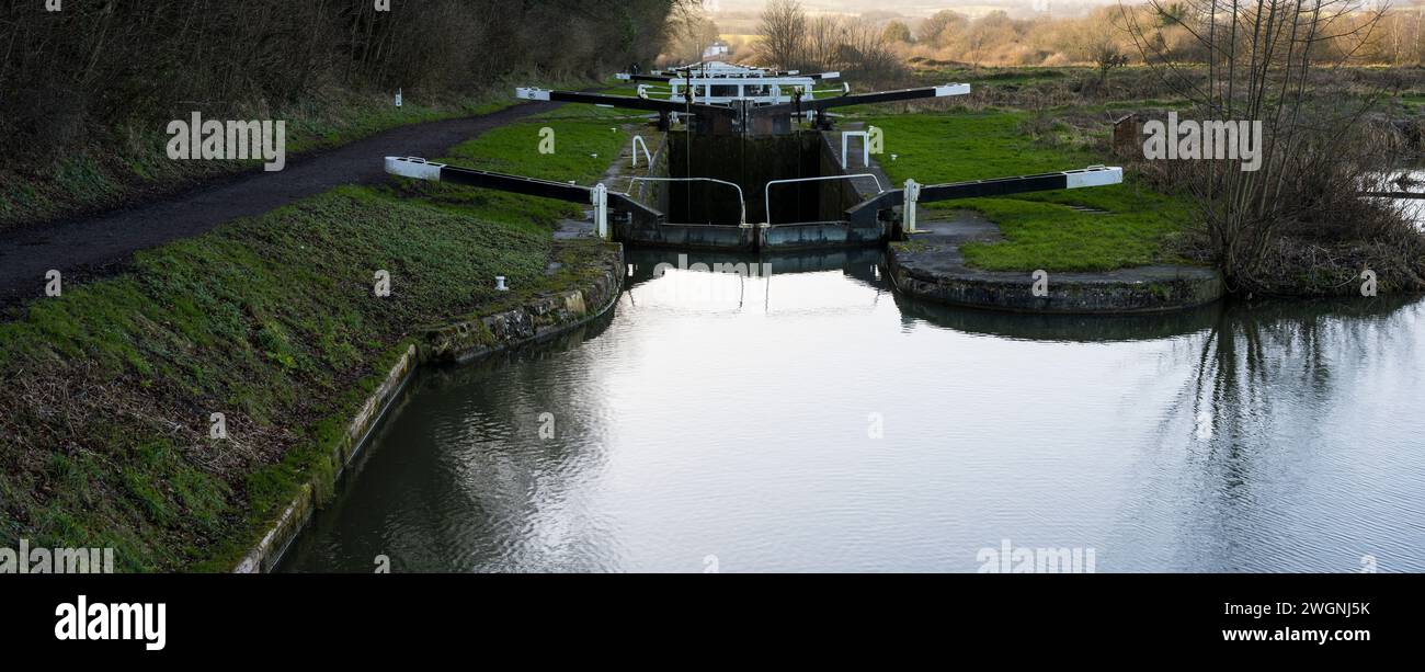 Caen Hill Locks, Kennet e Avon Canal, Devizes, Wiltshire, Inghilterra, Regno Unito, GB. Foto Stock
