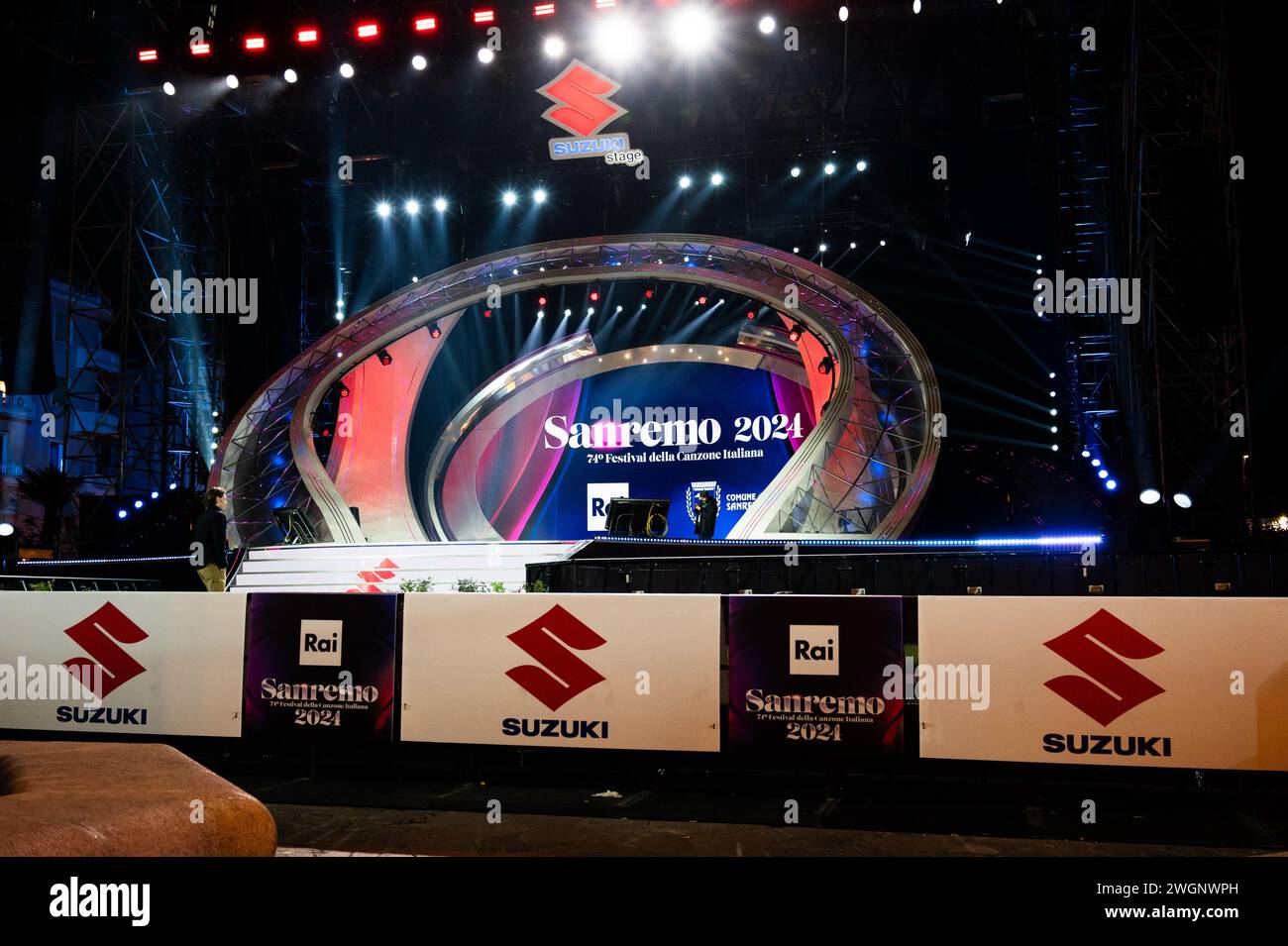 74° Festival di Sanremo 2024 - Green Carpet SANREMO, ITALIA - 05 FEBBRAIO: Partecipa al Green carpet durante il 74° Festival di Sanremo Foto Stock