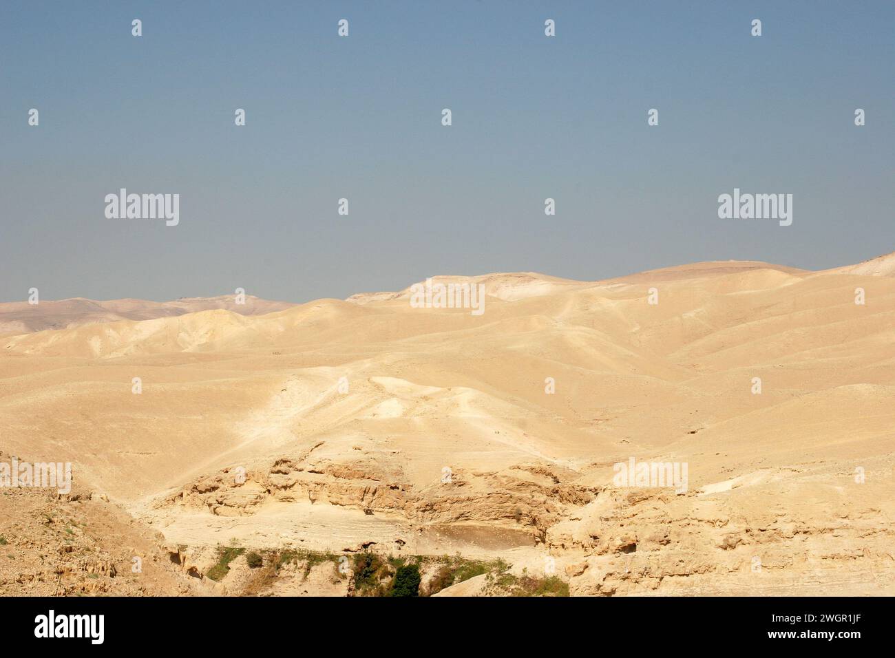 Pittoresco paesaggio montano del deserto della Giudea vicino a Qumran, Israele Foto Stock