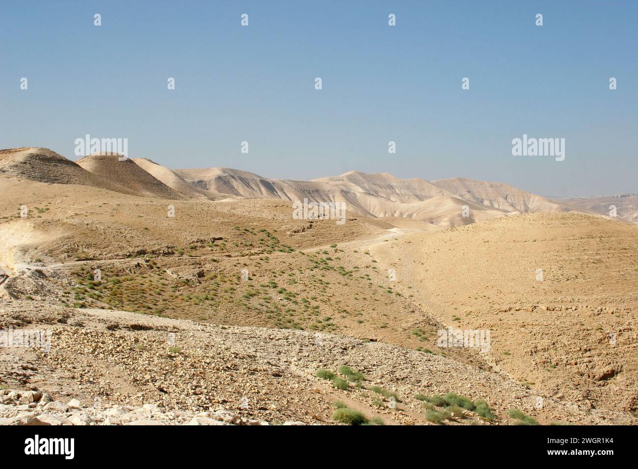 Pittoresco paesaggio montano del deserto della Giudea vicino a Qumran, Israele Foto Stock